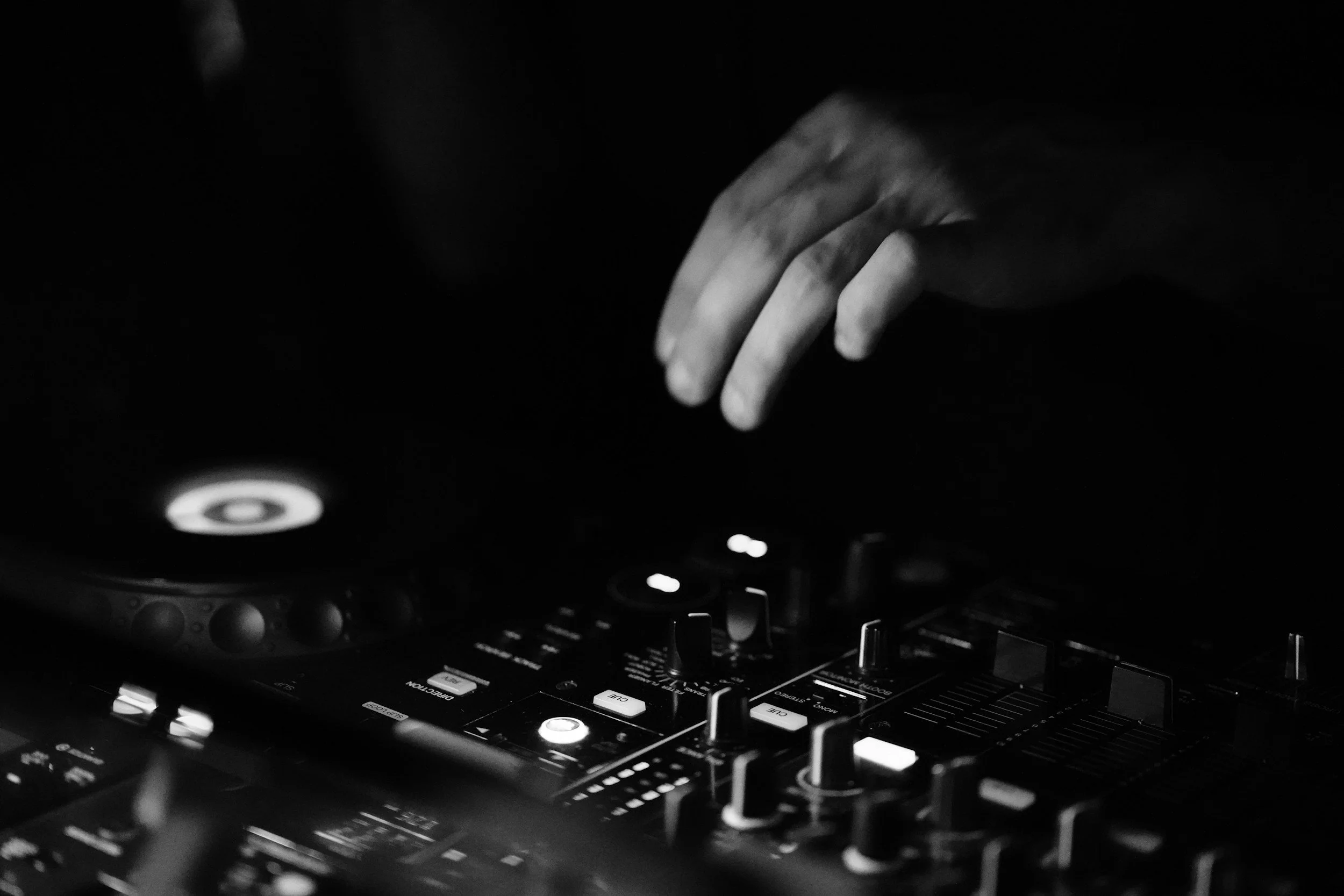unsplash-image-HwSDzXgrglM.jpg