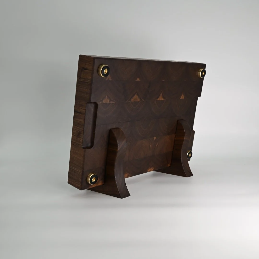 Curved Back Cutting Board Stand