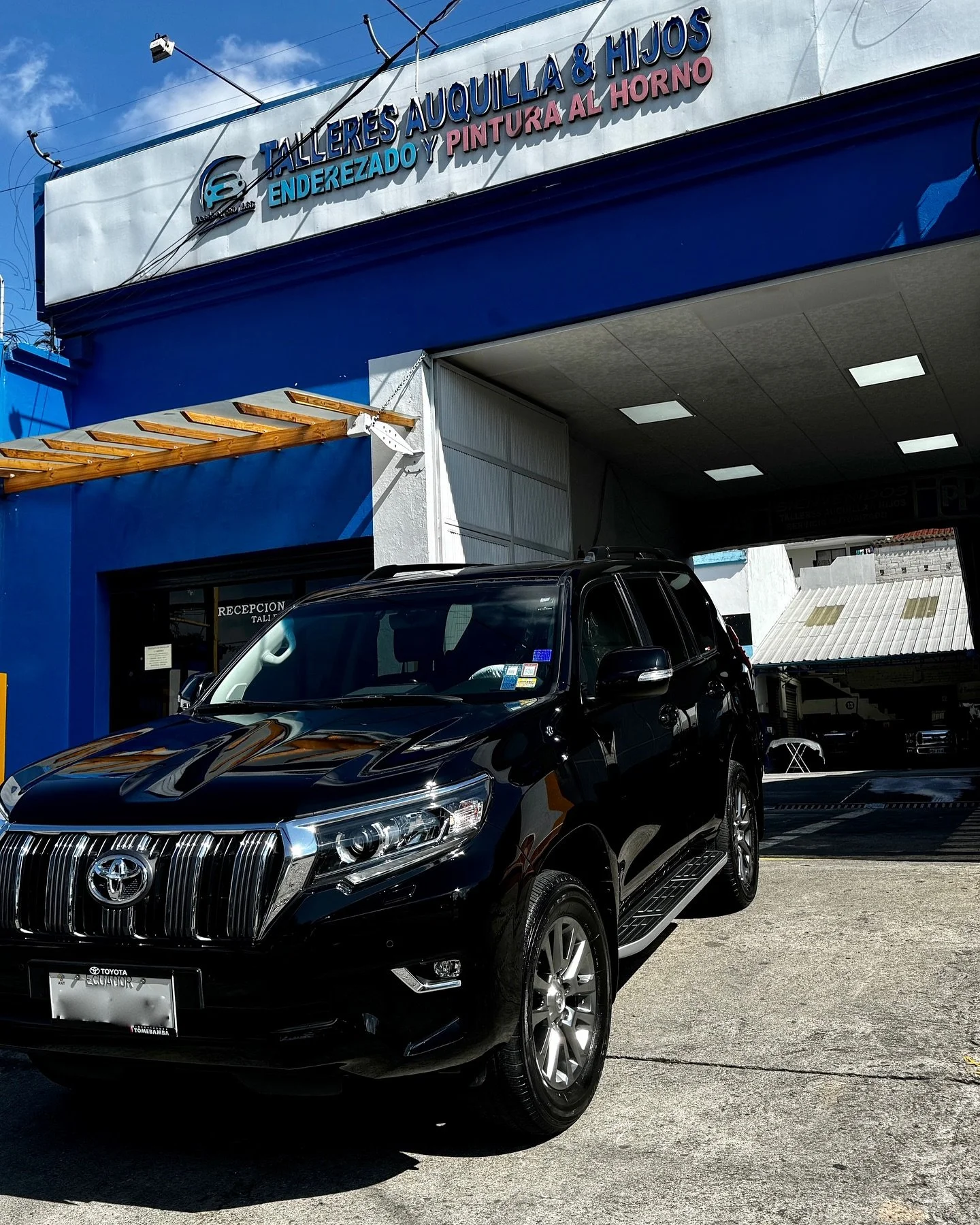 Transforma tu veh&iacute;culo con nuestros servicios especializados en latoner&iacute;a y pintura. 

&iexcl;Haz que brille como nuevo! 🚗✨

 #Latoner&iacute;a #PinturaAutomotriz #CarrosRenovados #ServicioDeCalidad #TuCarroComoNuevo