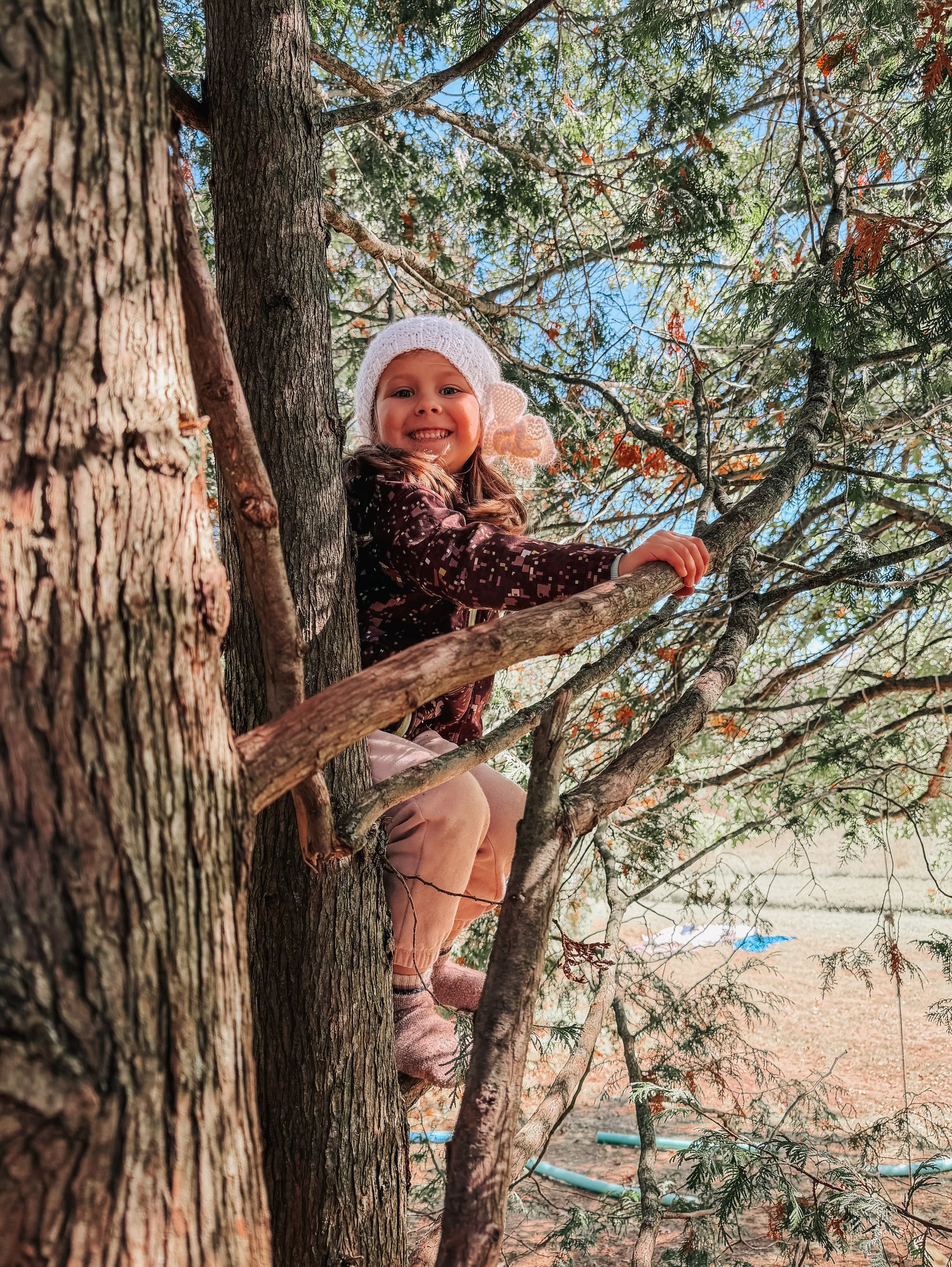 FALL SESSION | WEEK THREE | TUESDAY CREW 

Weekly Theme: The Listening Wild | National Day of Truth &amp; Reconciliation 

🌞 A glorious crisp and sunny day welcomed us as we gathered under Mama Oaks for our morning circle. We introduced Orange Shirt
