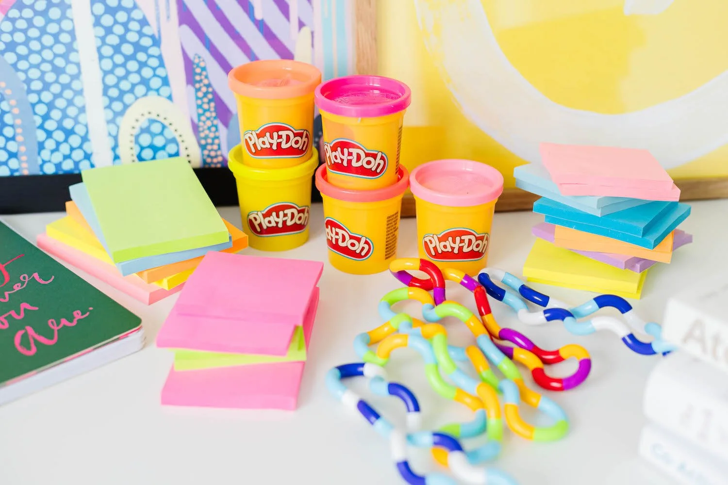 Playdoh, post-its and other tools for creative workshops for companies
