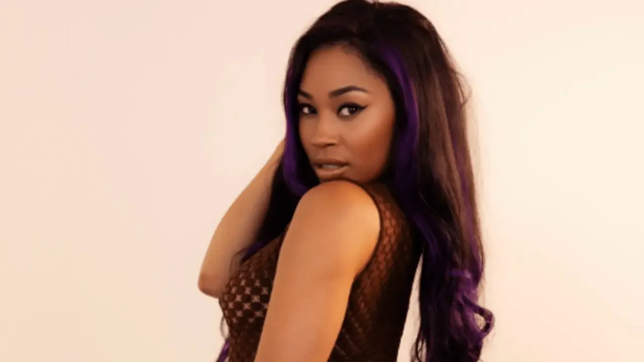 Ariane Andrew (fka Cameron) Empowers Fans With Book “Off the Mat” and Fresh Content Drop