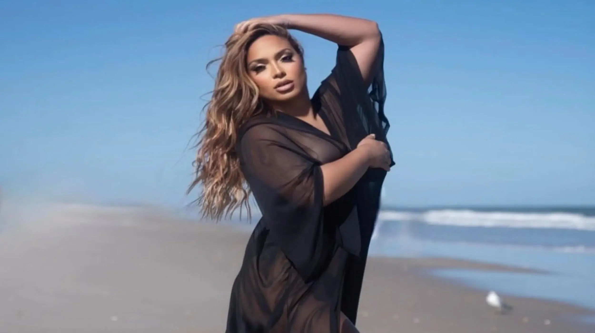 NSFW: Former WWE’s Elektra Goes FULLY Topless on the Beach!