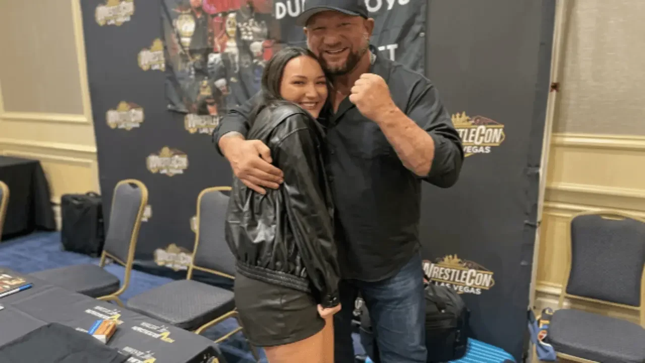 Bully Ray posing for a photo with Izzy at a convention signing event.