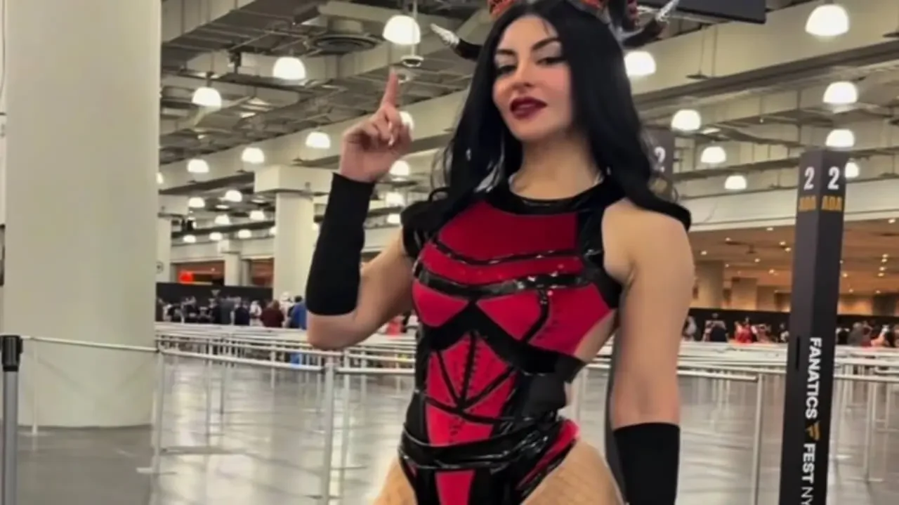 Cosplayer Fabinui Drops Smoking Hot New Vaquer Videos