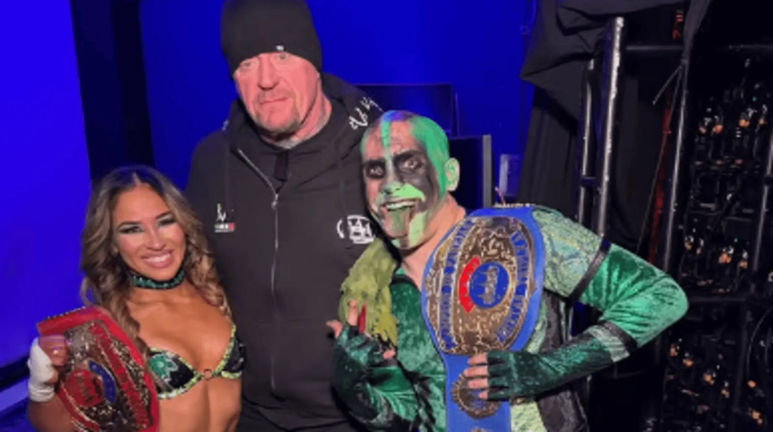 AND NEW! Lola Vice &amp; Mr. Iguana Capture AAA World Mixed Tag Titles!