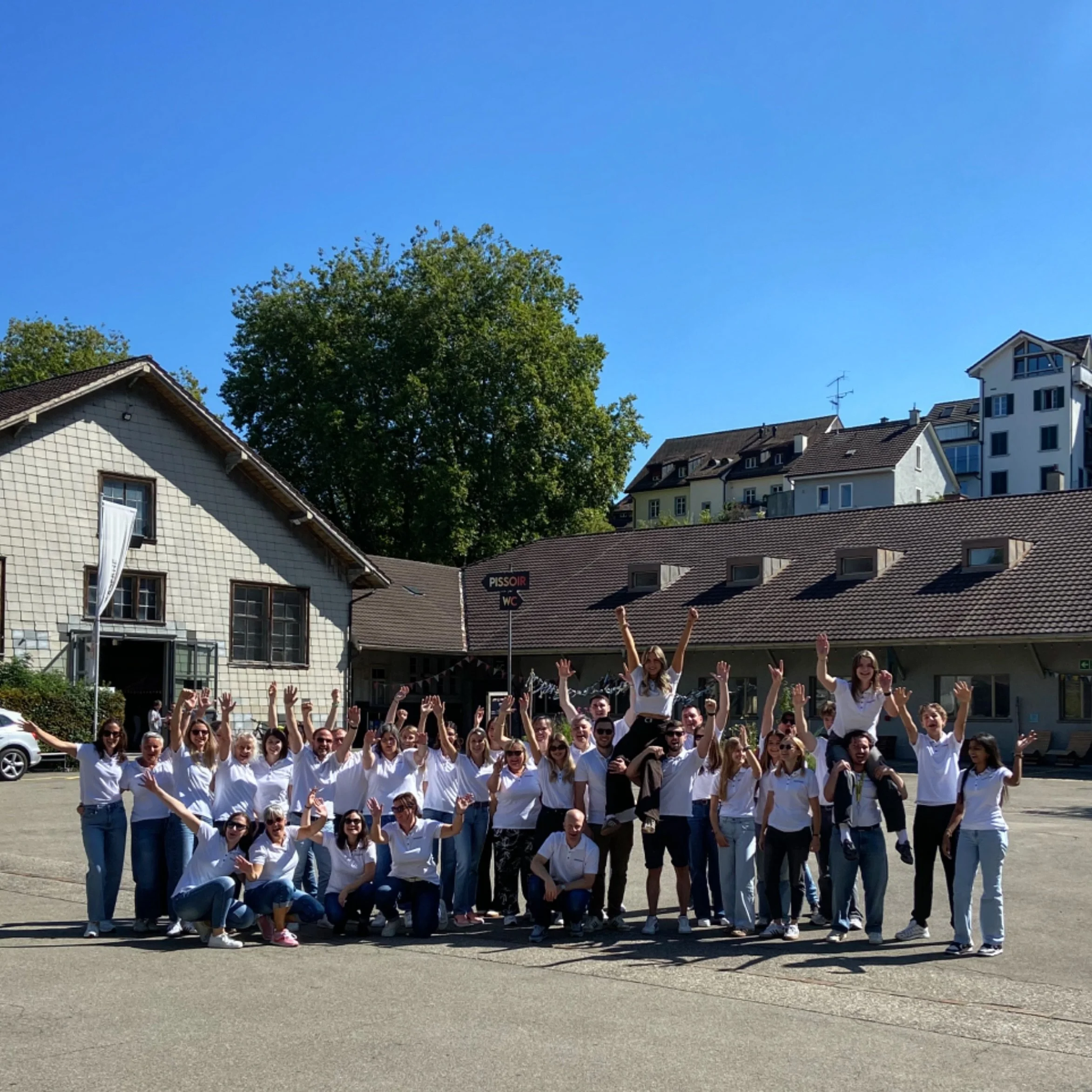 teamplay @raiffeisenbank_flawil @raiffeisengruppe ⛳️🏌🏻&zwj;♀️🏌🏻
#urbangolf #teamplay #gameday #dreamteam #streetgolf