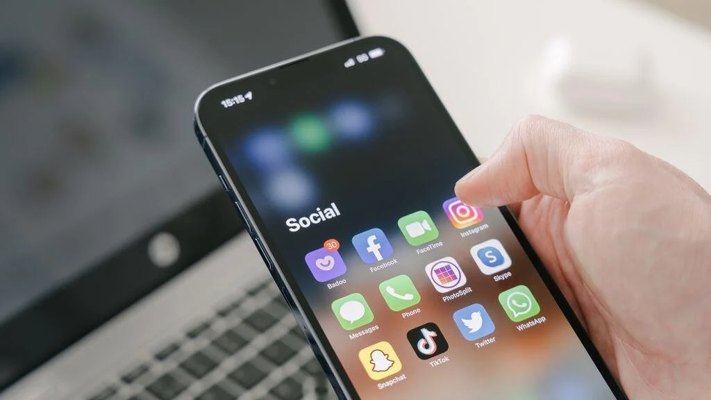 How to Build a Social Media Presence Cork Customers Trust Before Enquiring