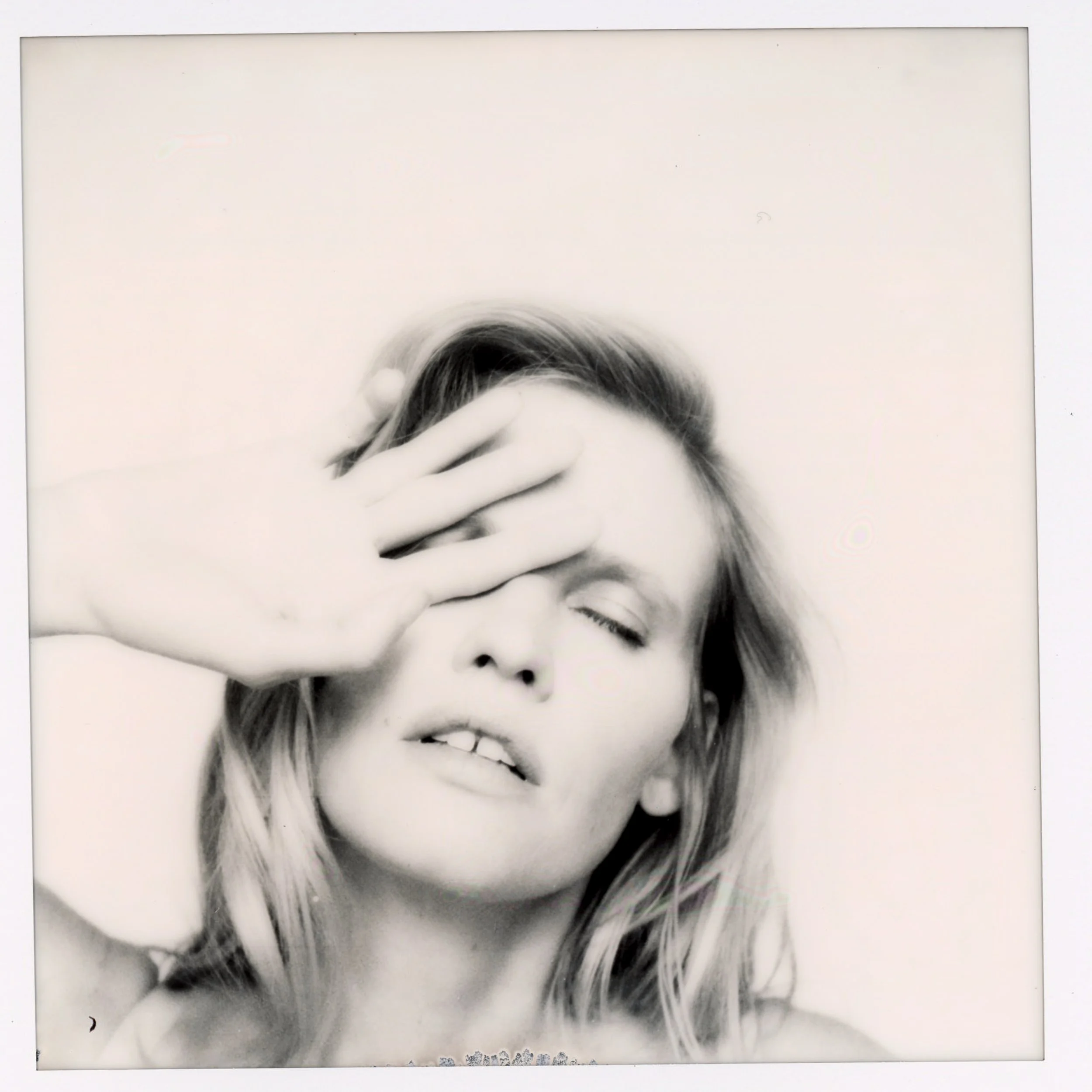 HOLIDAY22_PLUNGE_TAUPE_16_071 (1) (1).jpg