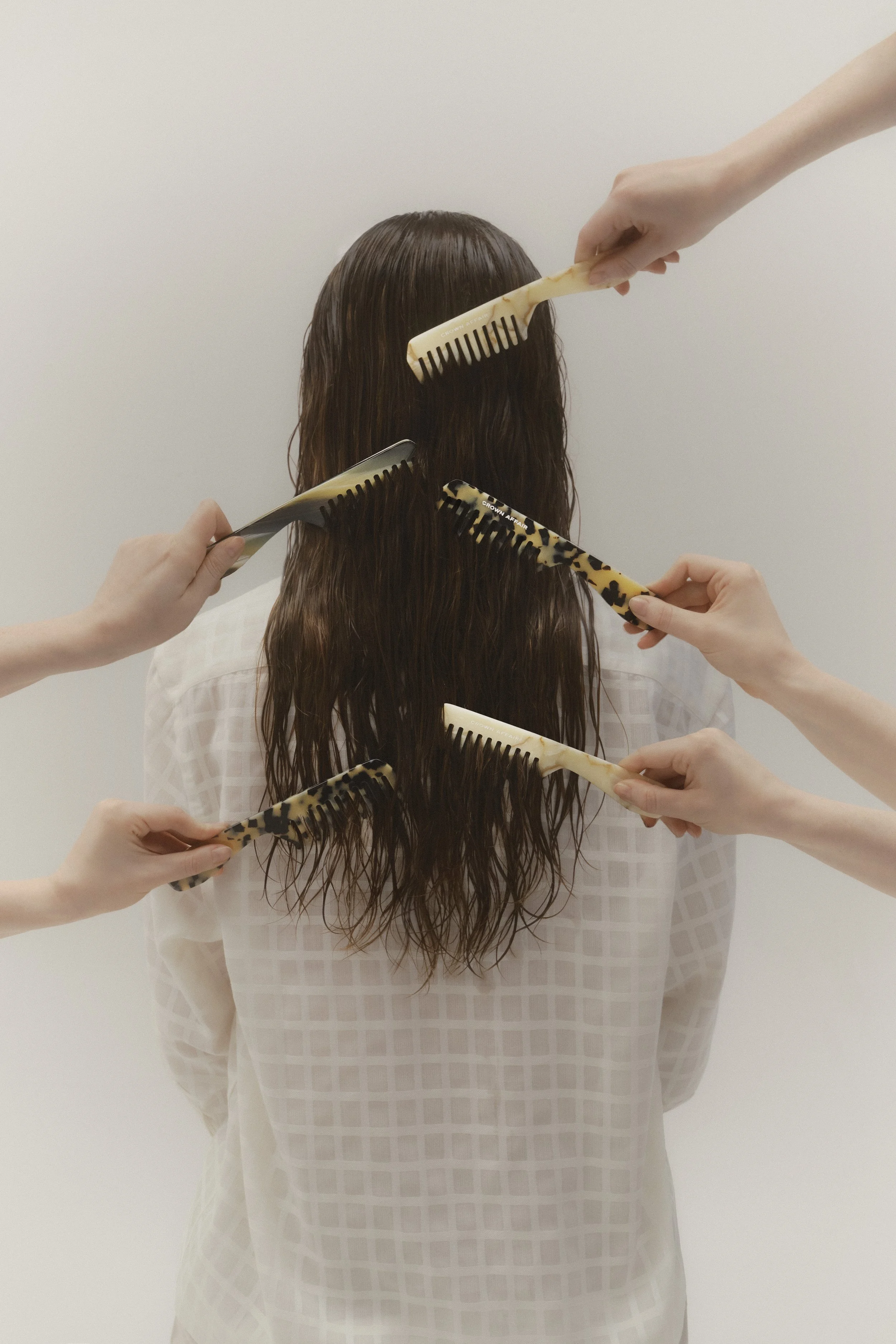 241029_JI_CROWN_AFFAIR_COMB_VS_BRUSH_WET_022__241029_JI_CROWN_AFFAIR_COMB_VS_BRUSH_WET_Comp_V3.jpg
