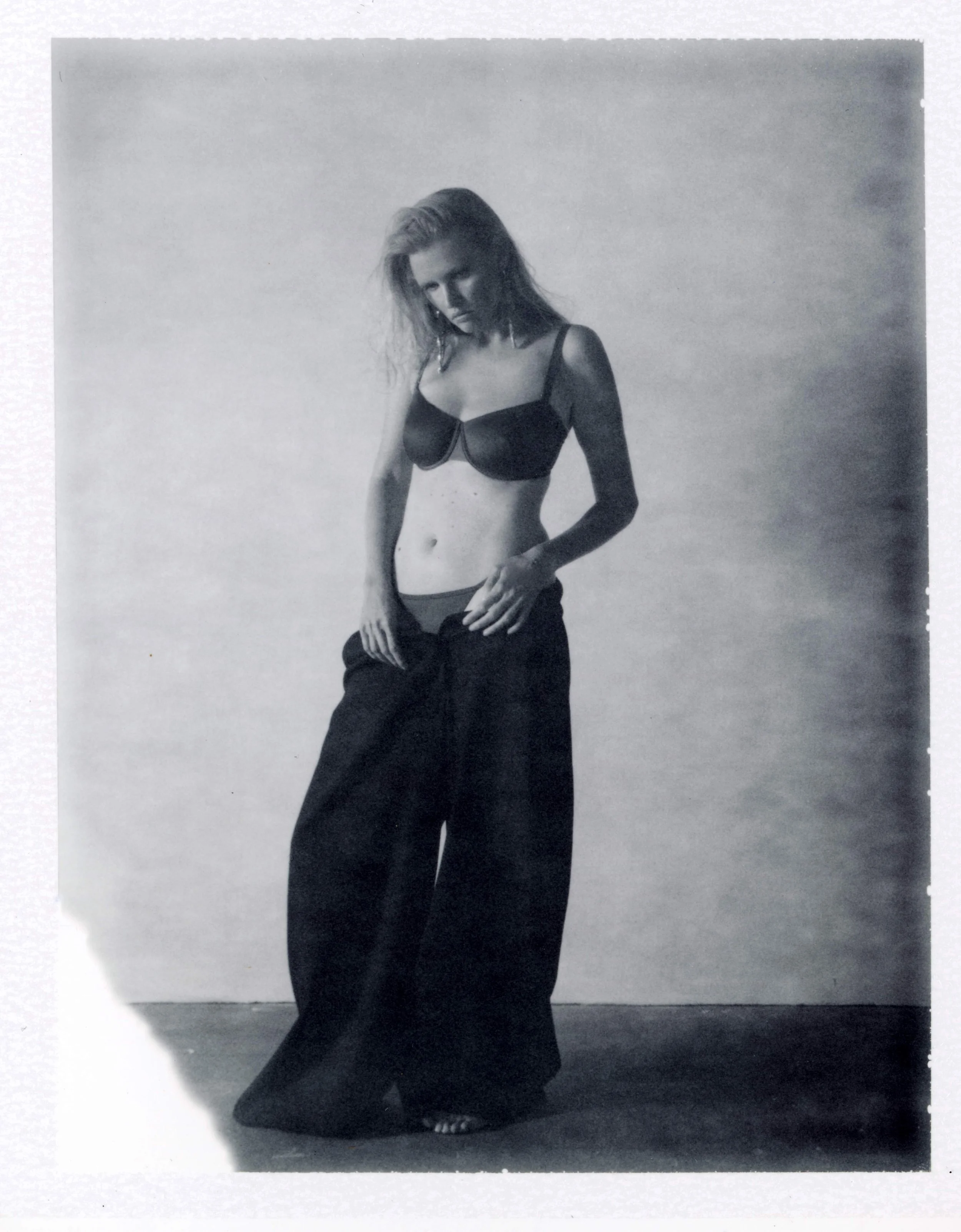 HOLIDAY22_BALCONETTE_GARNET_1_245 (1) (1).jpg