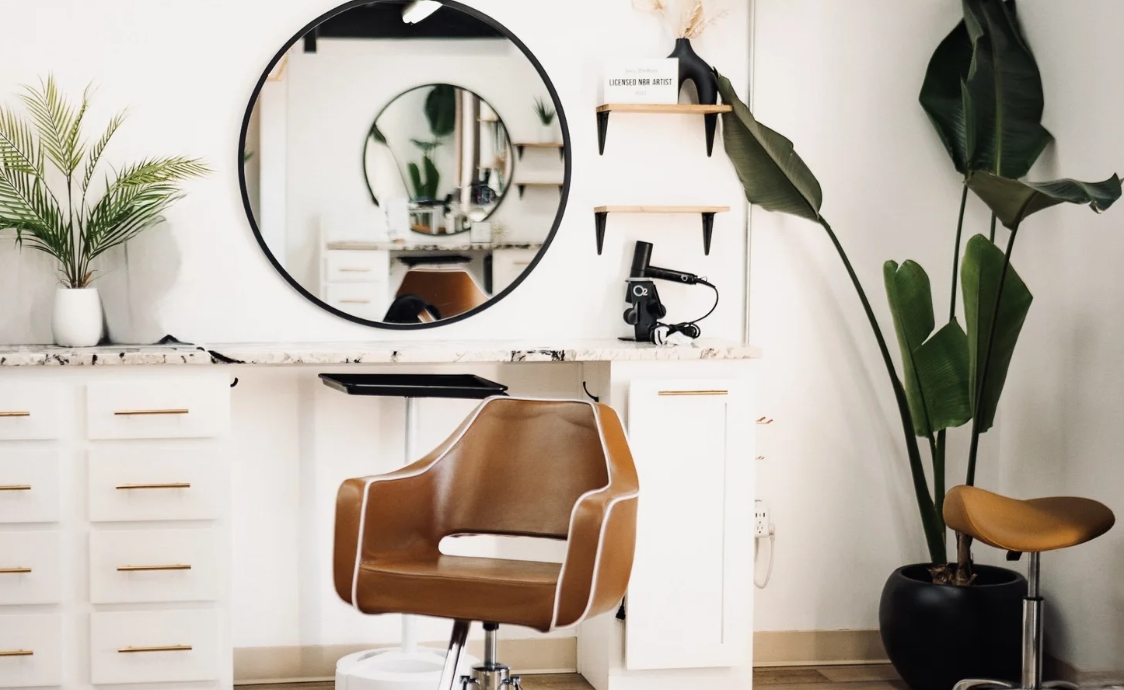 Non-surgical hair replacement vs hair transplants: which is right for you?