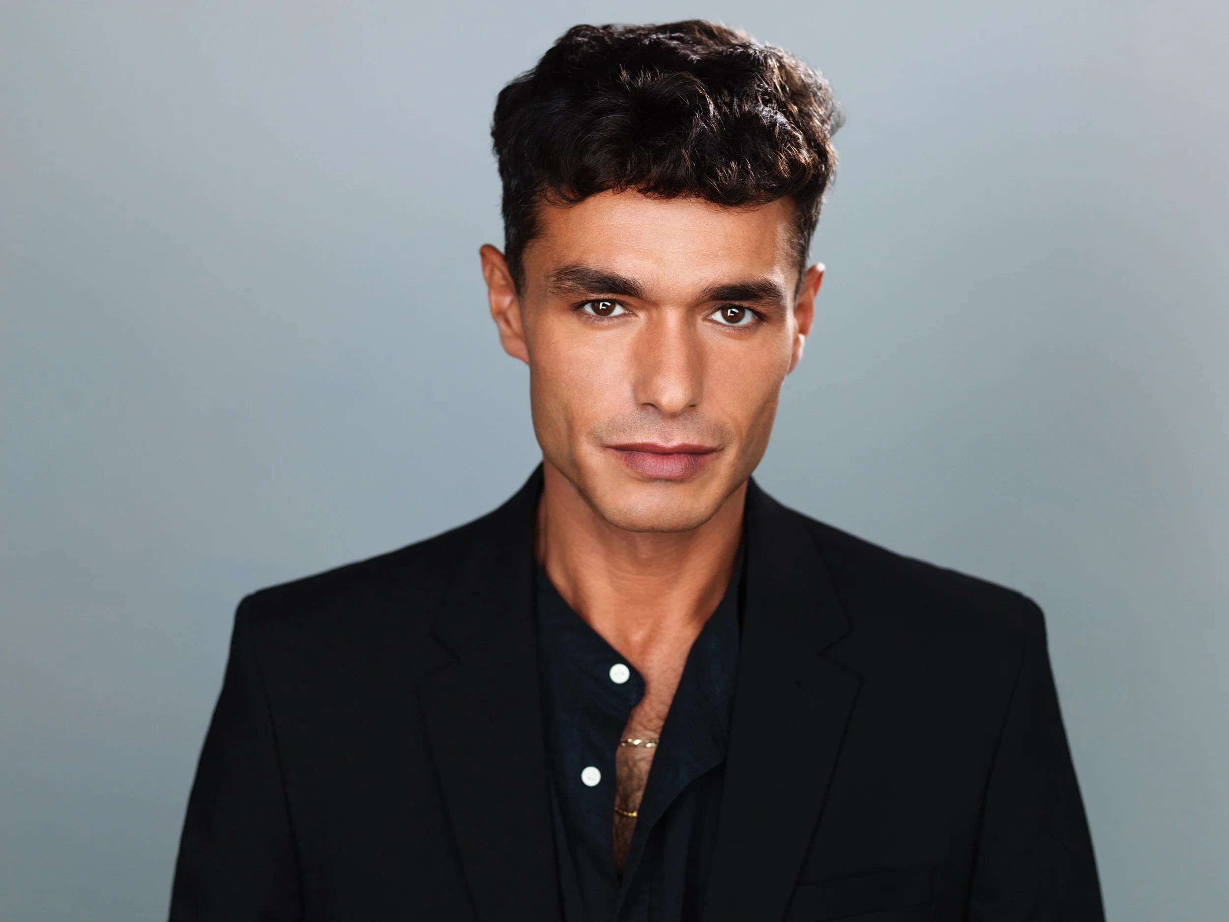 Raz Ayer | New York Actor & Multilingual Storyteller – Explore His ...