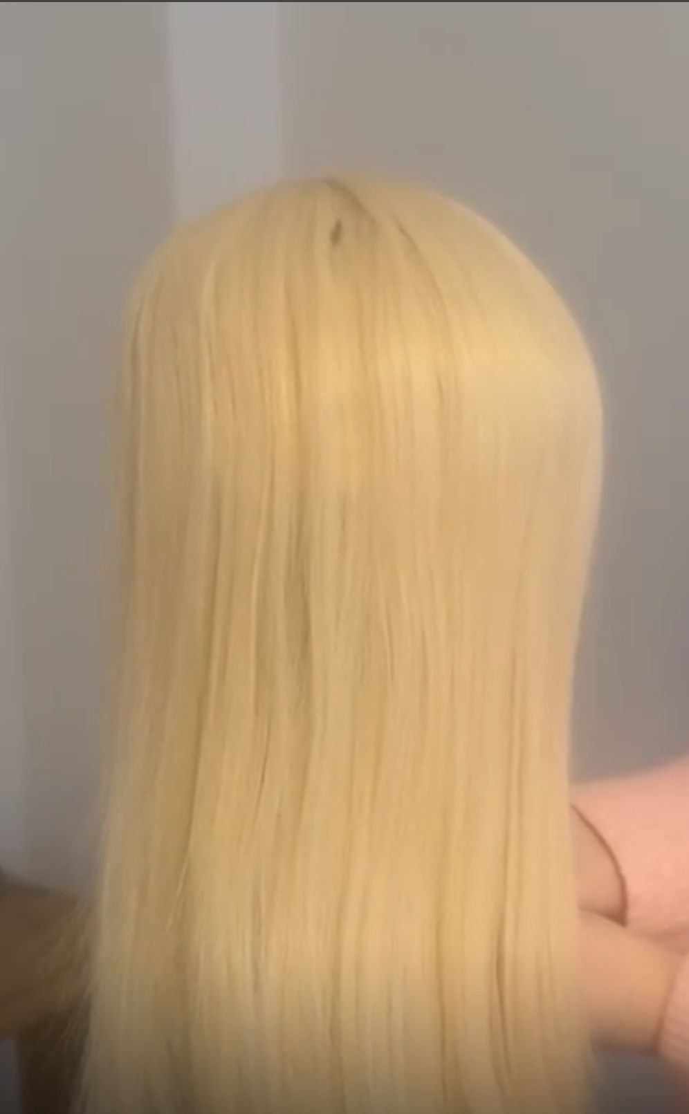 18 inch silk topper with 6x6.5 cap in Milkybar