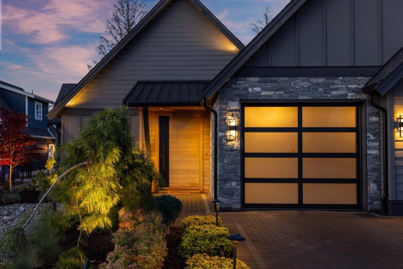 Karmanah Pivot Door 2.jpg