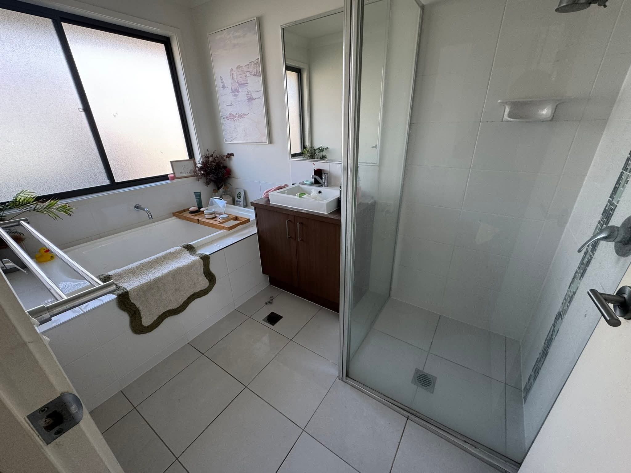 Bathroom professionally cleaned in Richmond rental home