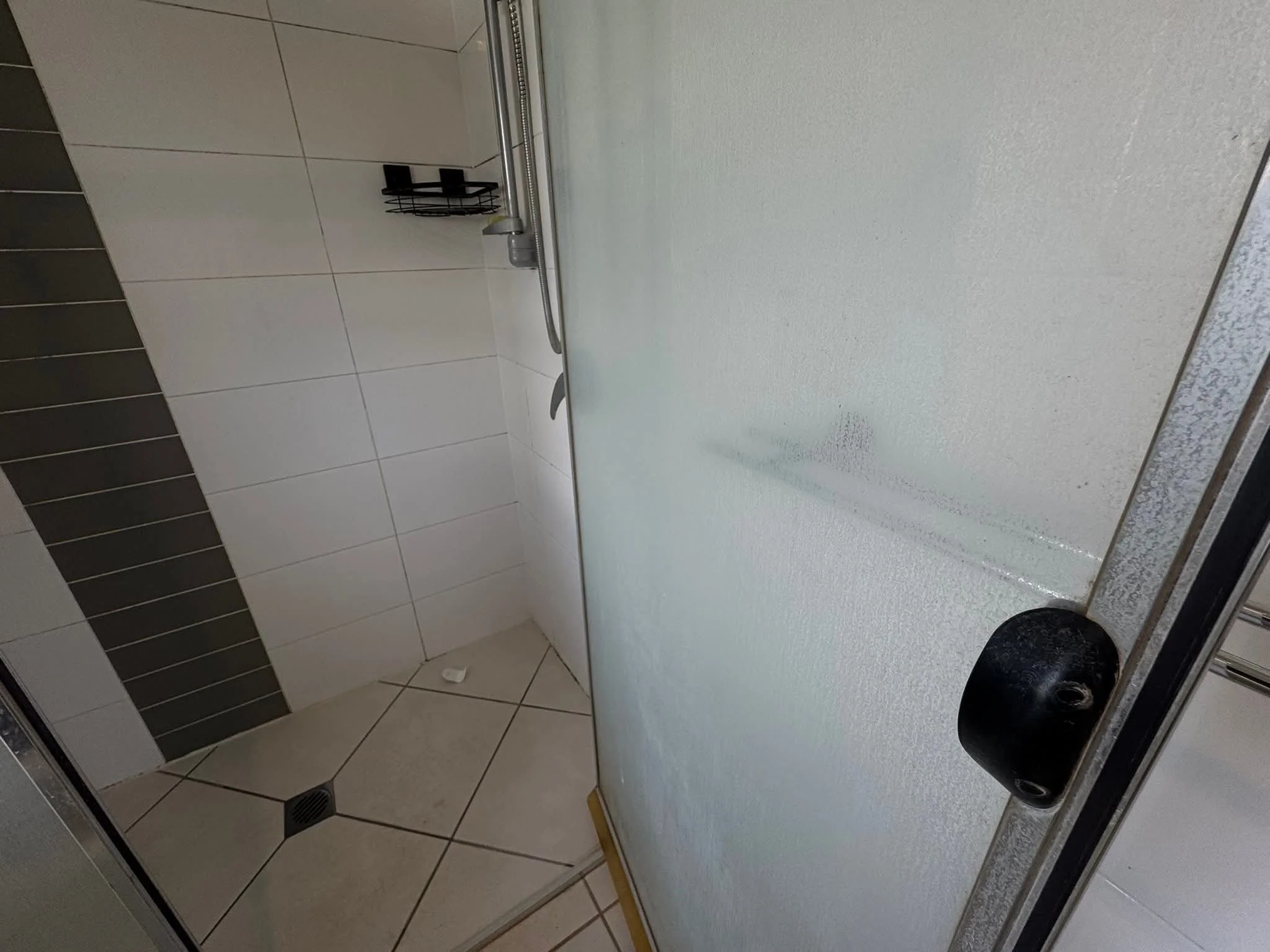 Bathroom cleaned and sanitised in Chiswick rental property