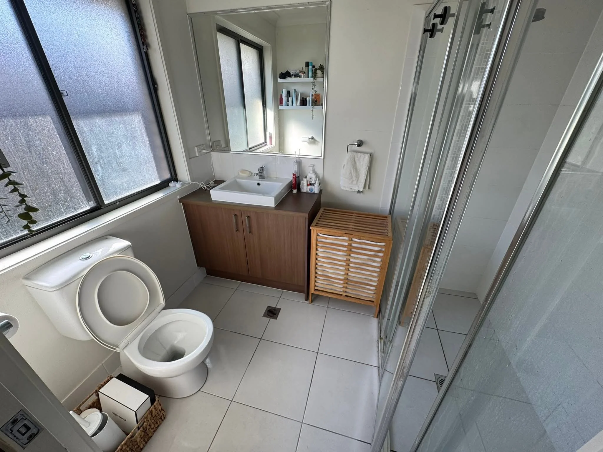 Bathroom professionally cleaned in Richmond rental home