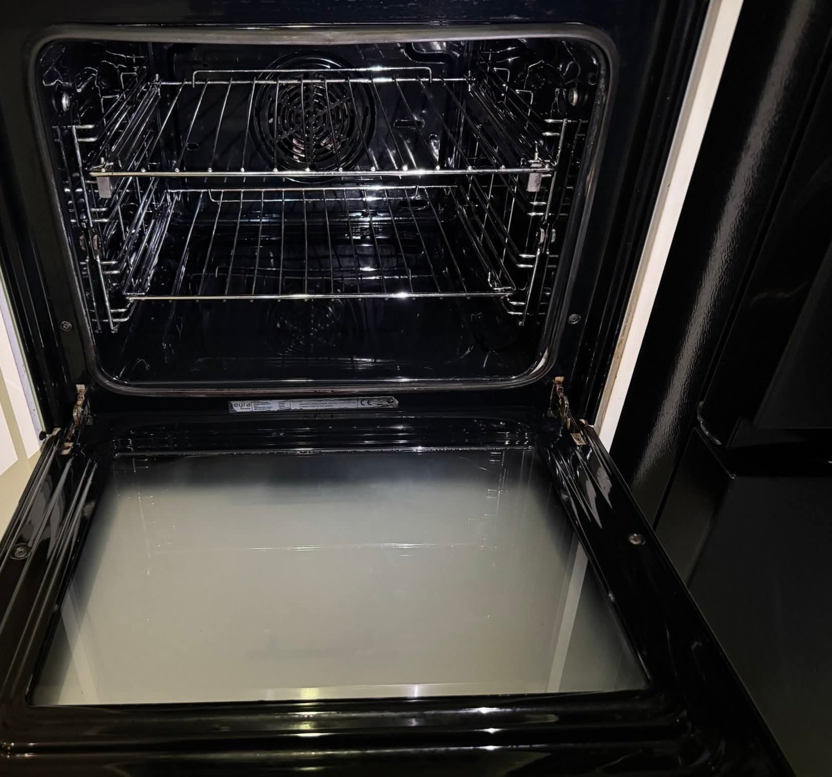 Oven deep clean carried out in a Hackney rental property