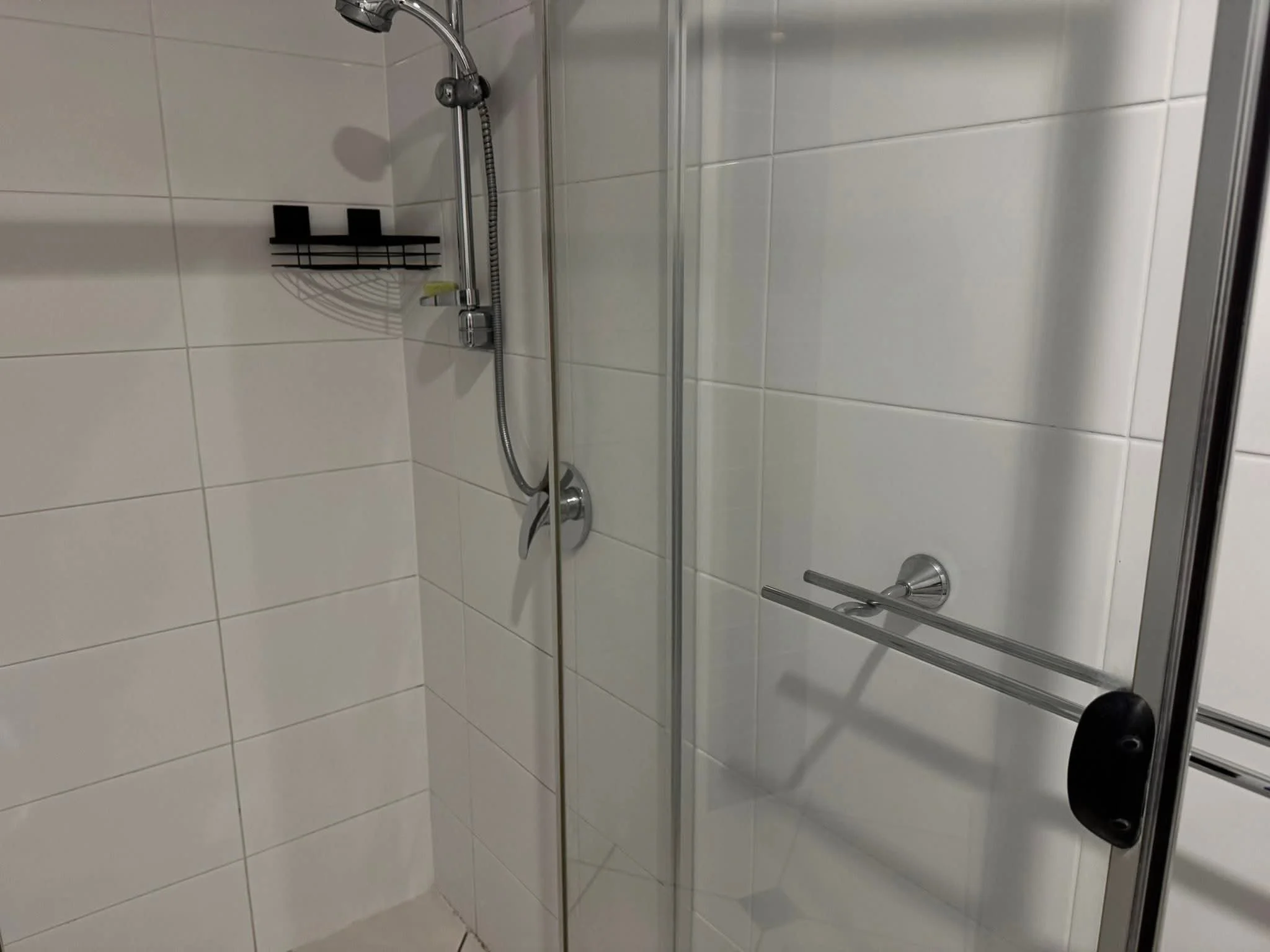 Bathroom cleaned and sanitised in Chiswick rental property