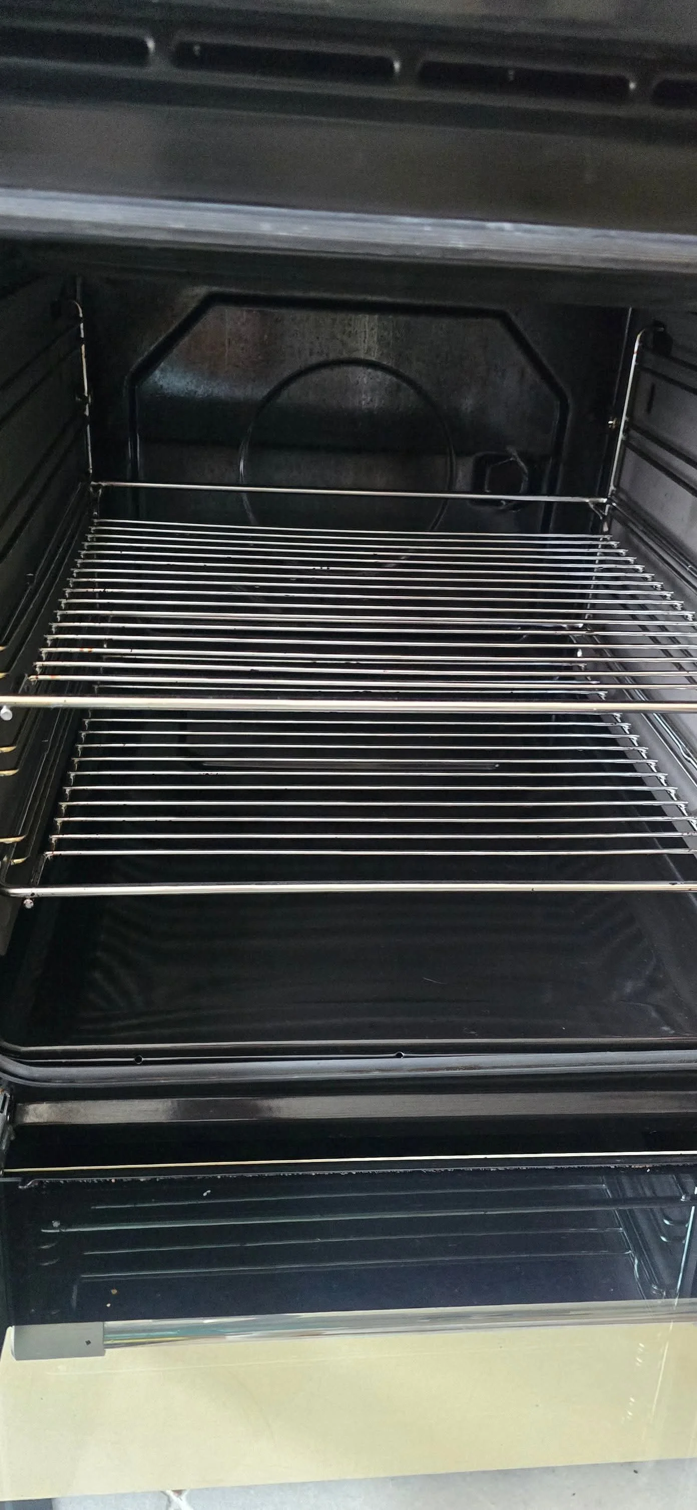 Oven deep cleaning service in Wandsworth flat