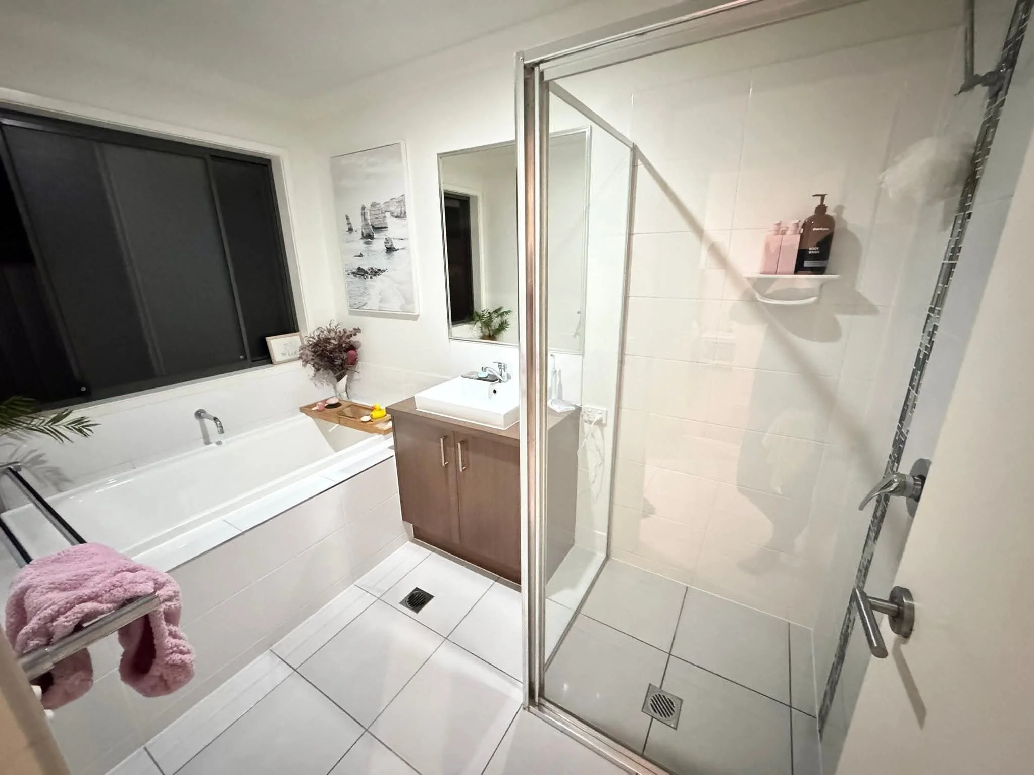 Bathroom professionally cleaned in Richmond rental homey