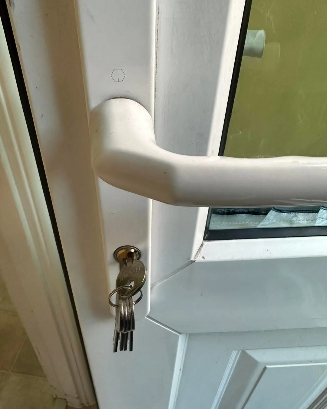 New uPVC door handle and euro cylinder installed by Kensington locksmith.