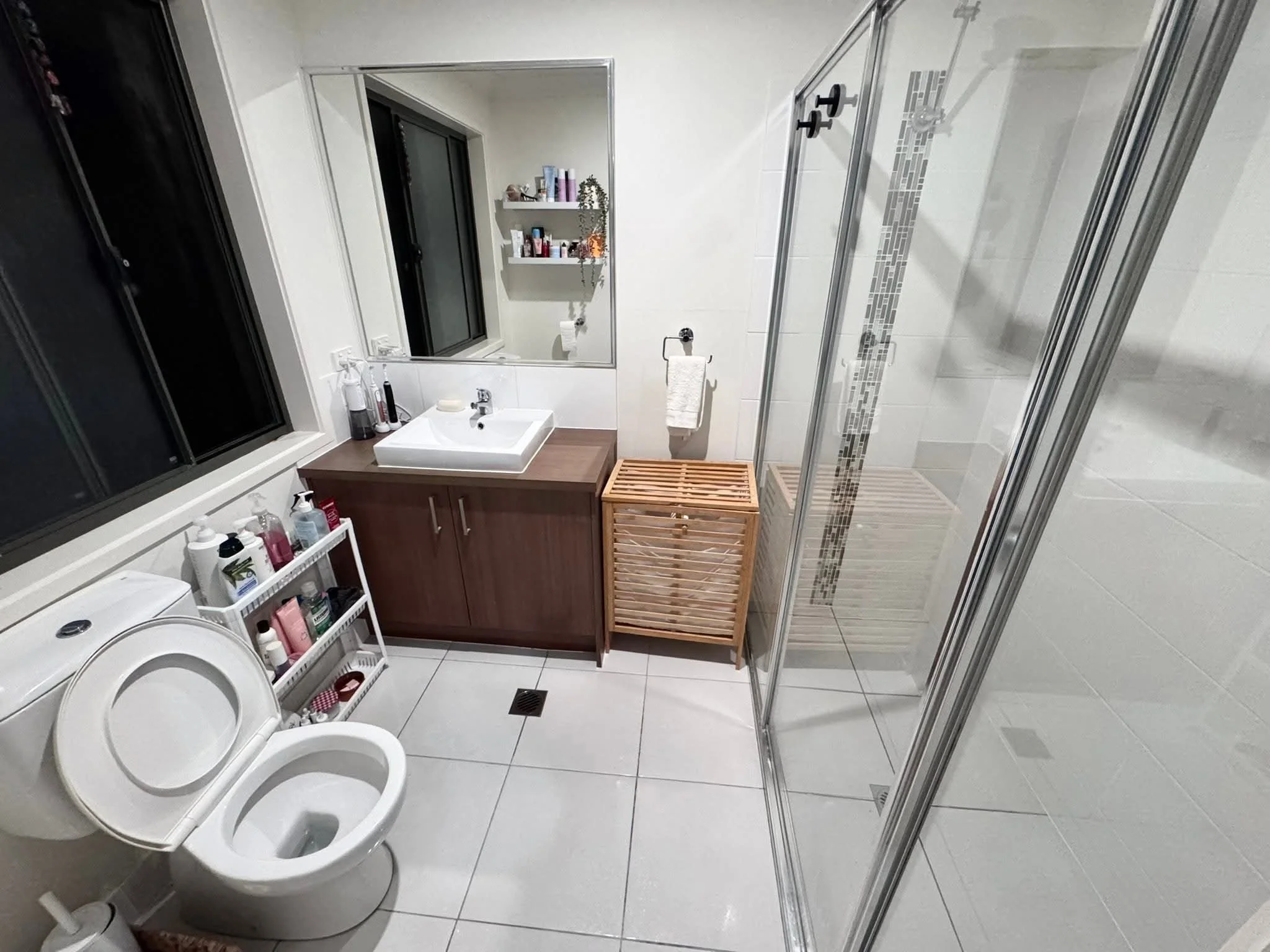 Bathroom professionally cleaned in Richmond rental home