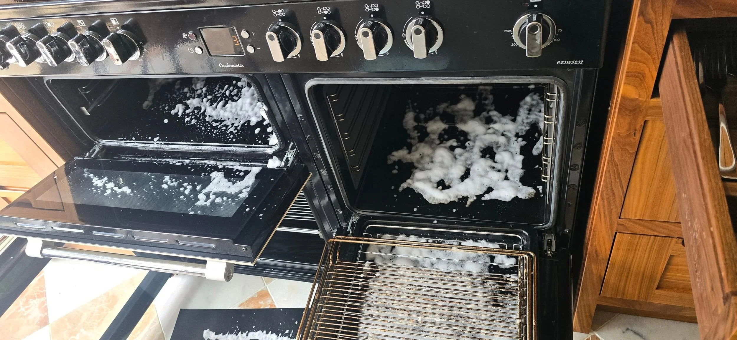Oven deep cleaning service in Wandsworth flat