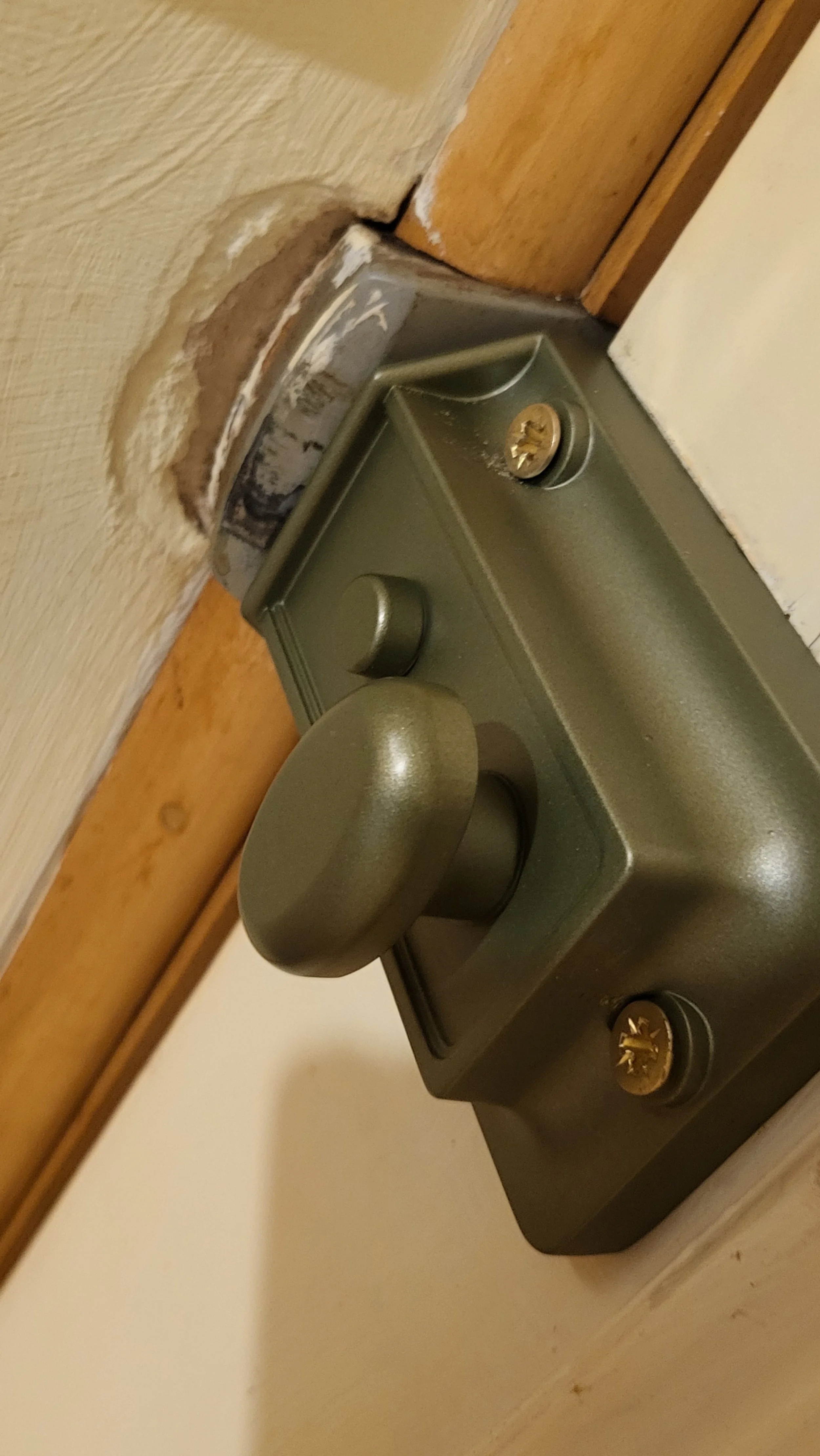 Lock replacement and maintenance services in Richmond