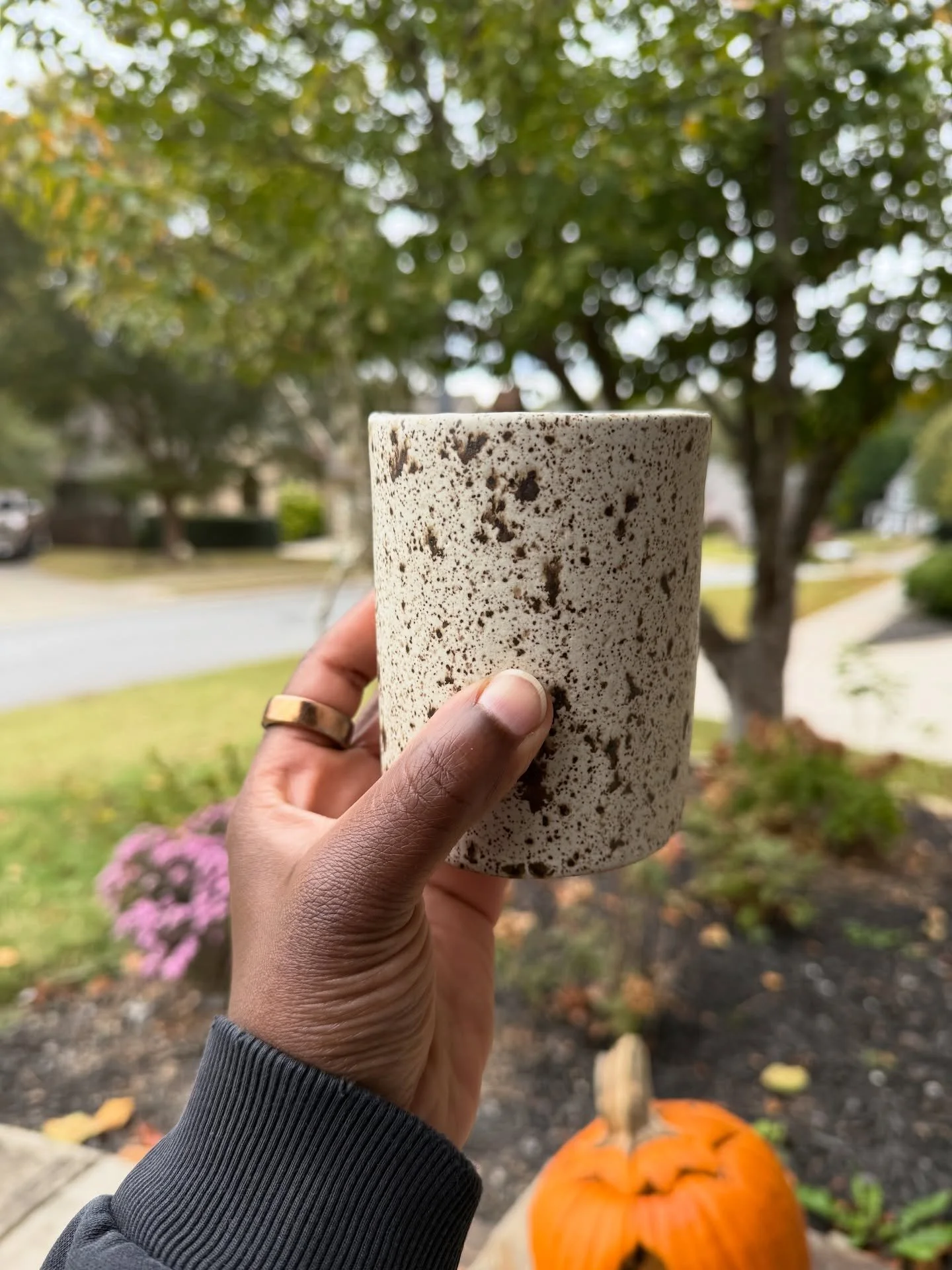 Nothing like a hot latte this time of year, love fall but this cup makes it feel so@much cozier. ☕️ 🍂 🍂 

#handmadeceramics #pottery #fall #october #revel #joy #handmadegifts