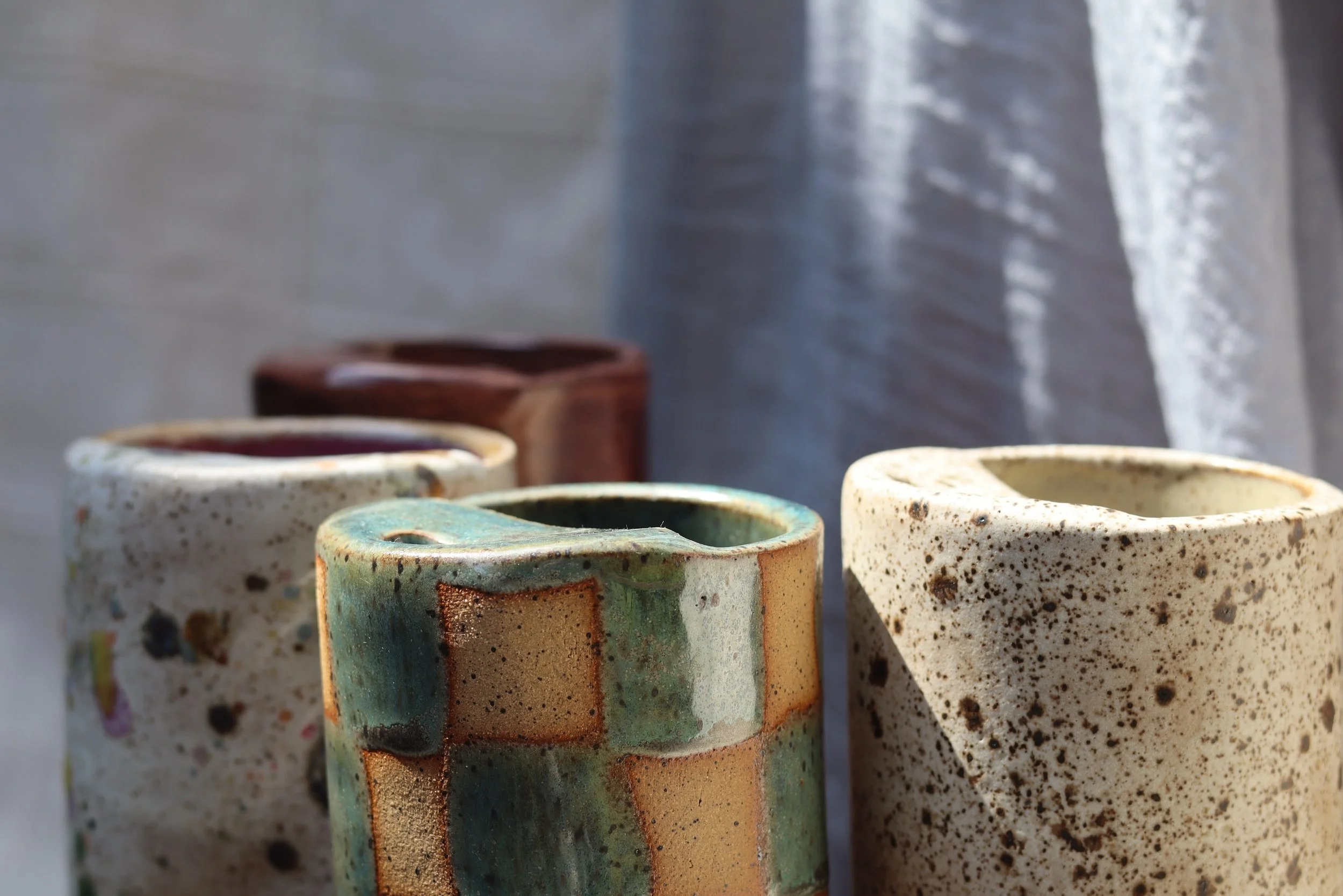 A little sneak peak of what to expect🤗

#handmadeceramics #pottery #shopsmall #art #whimsical