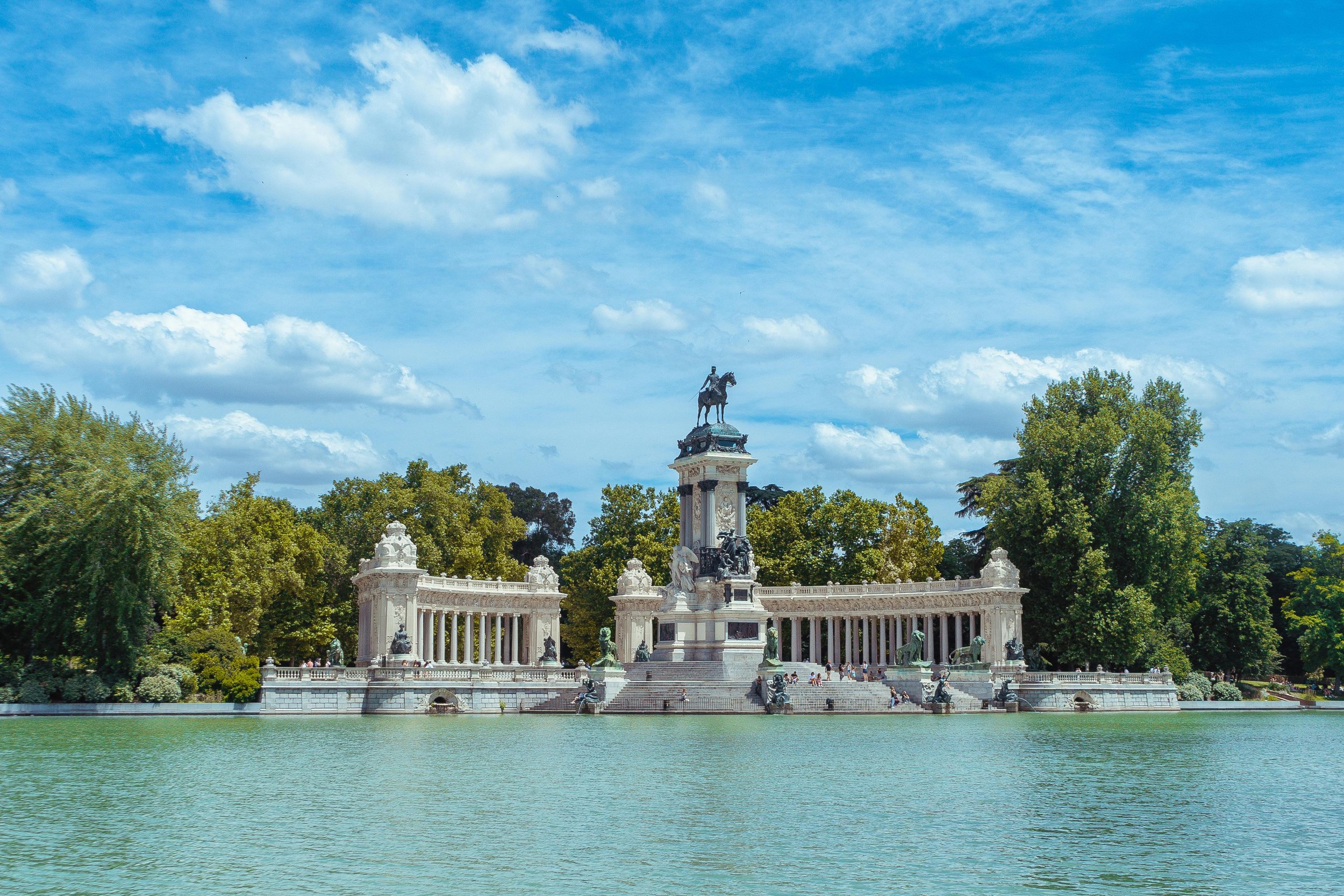 madrid parque del retiro.jpg