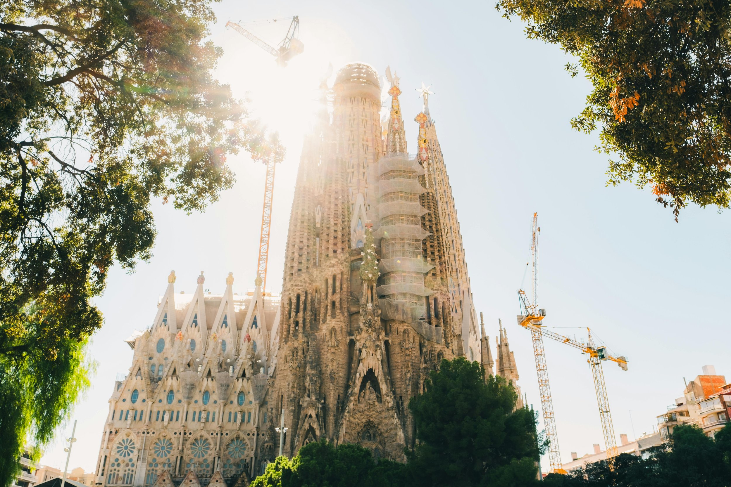 barcelona sagrada familia construction.jpg