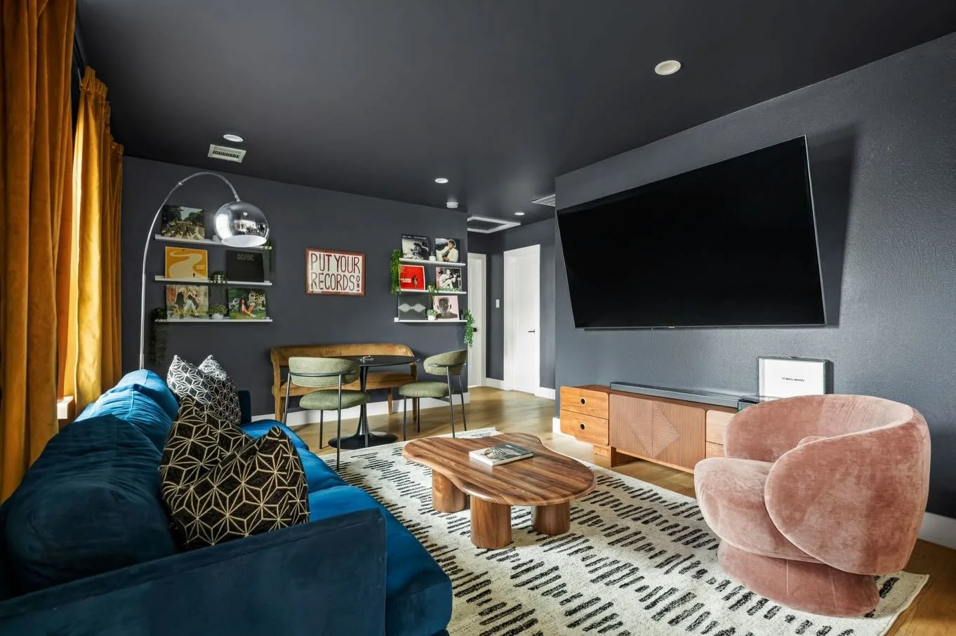 Same sofa. Same space. Completely transformed. The sofa stayed. The lighting, art, and accents did the work. This is what thoughtful styling looks like.

#airbnbdesign #shorttermrentaldesign #airbnbdesigner #shorttermrental