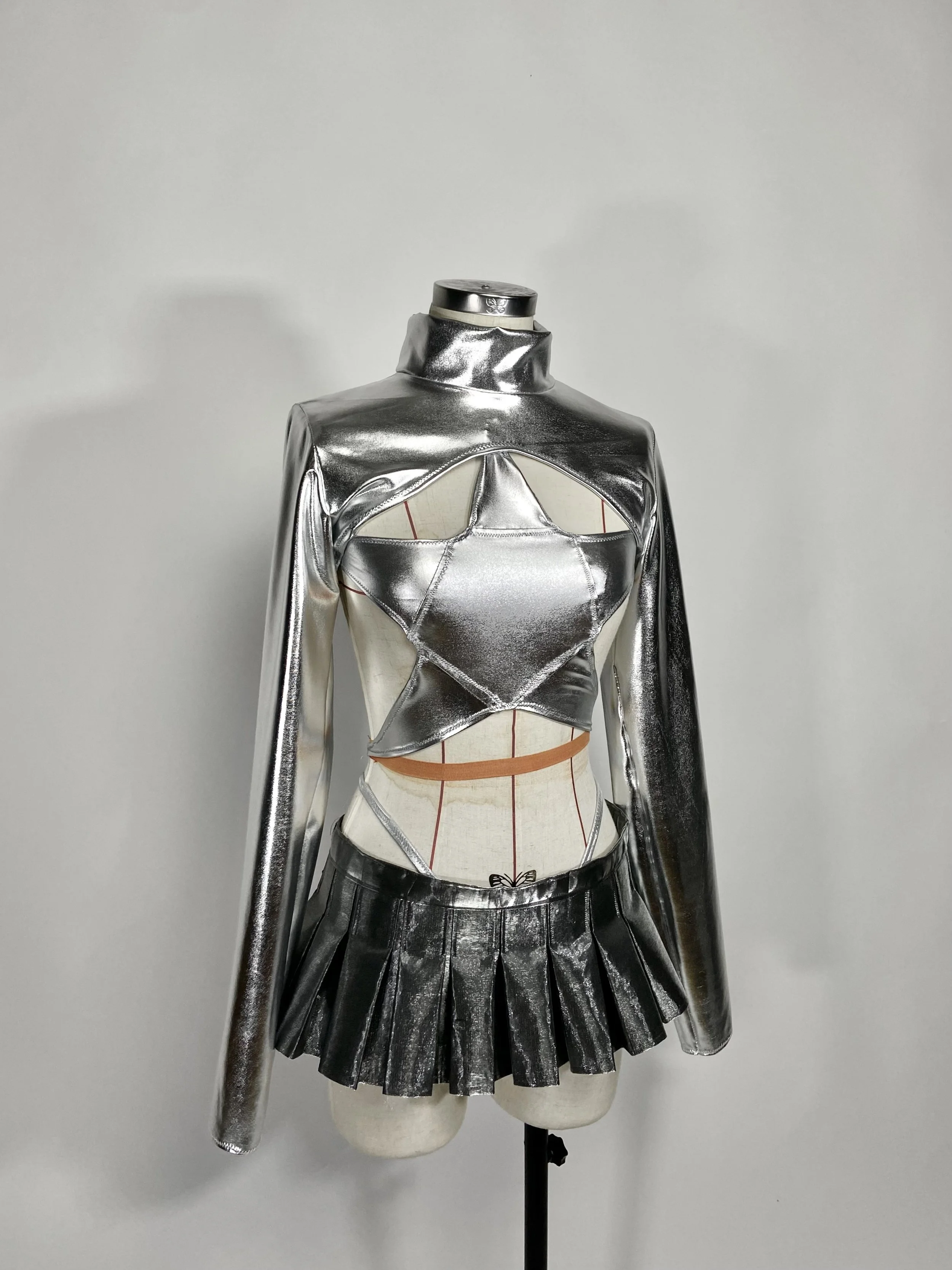 Lisa inspired Silver Rockstar set for Chai T Grande on Ru Paul’s Drag Race. Shot and retouched by William. F. Henderson.