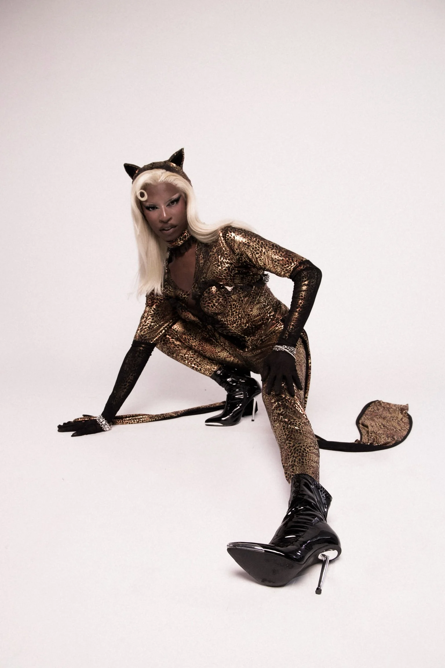 Lala Dangereuse in Kylie Minogue Athletica, Homecoming tour 2006 inspired kitty catsuit.
Shot by Cliona O’Sullivan.
Retouches by Naomi Rush.