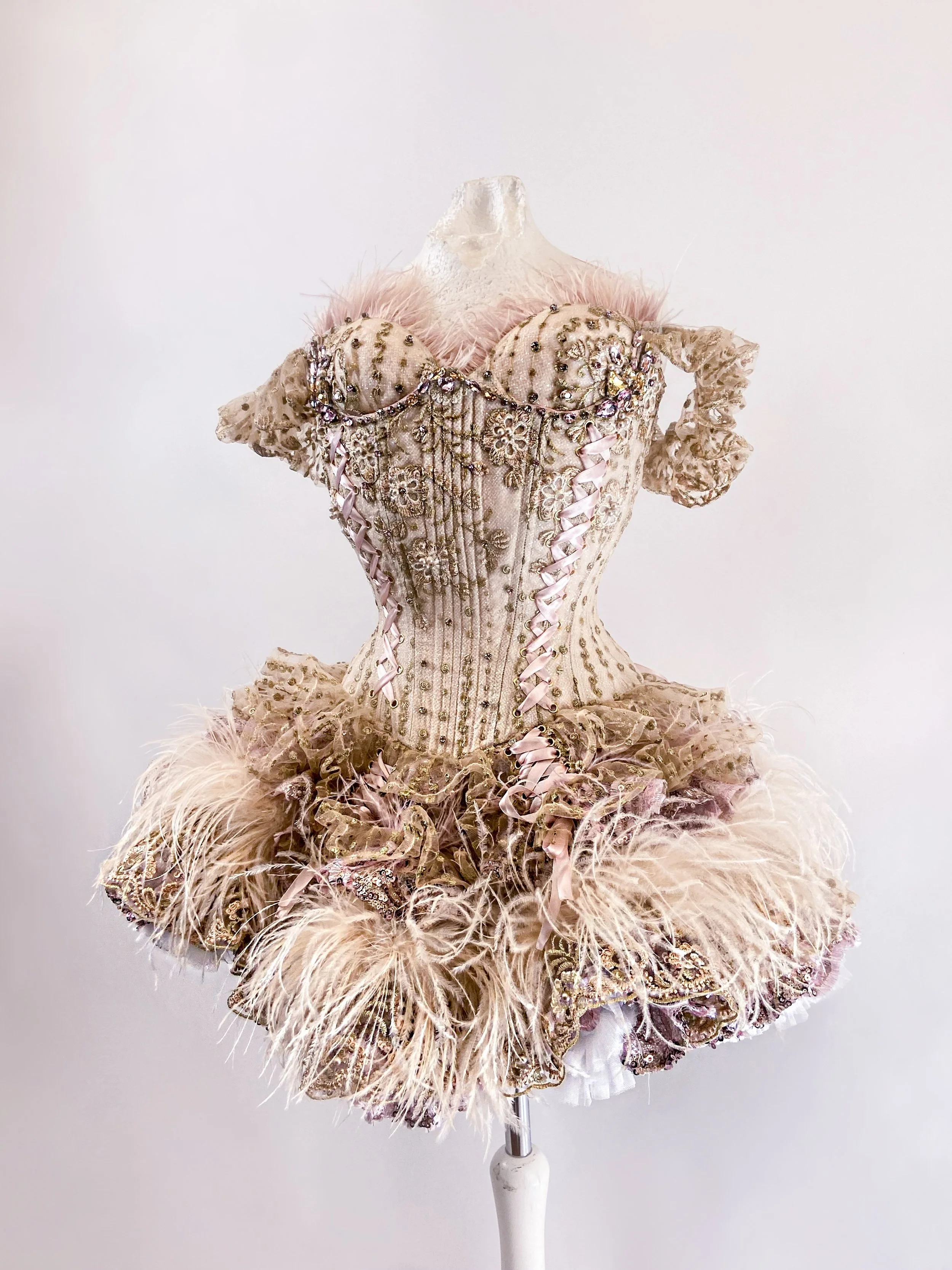‘The Showgirl’ burlesque ballerina wfh hourglass for Poise dance.
Shot by Williamfhenderson.
Retouches by Naomi Rush.