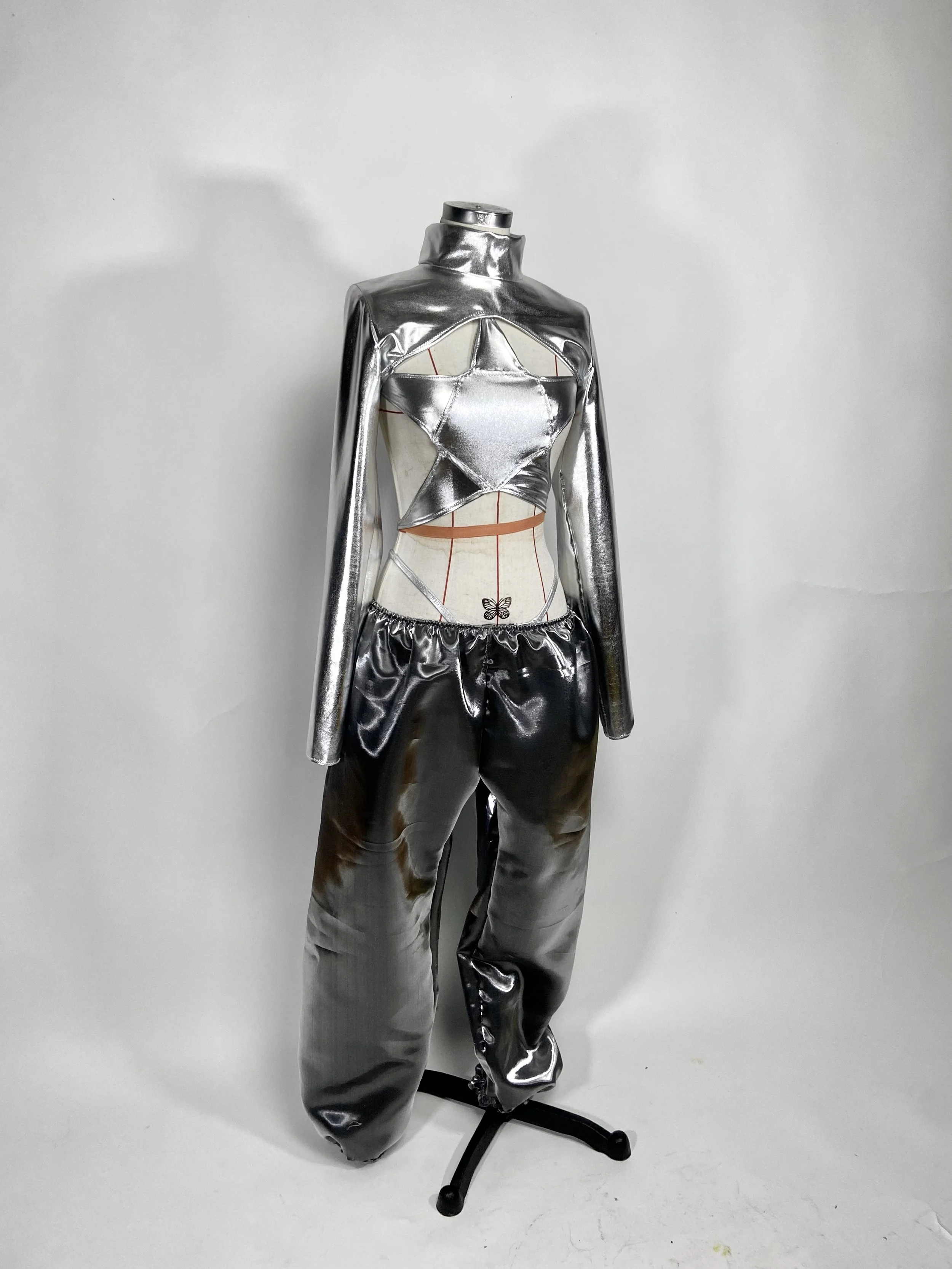 Lisa inspired Silver Rockstar set for Chai T Grande on Ru Paul’s Drag Race. Shot and retouched by William. F. Henderson.