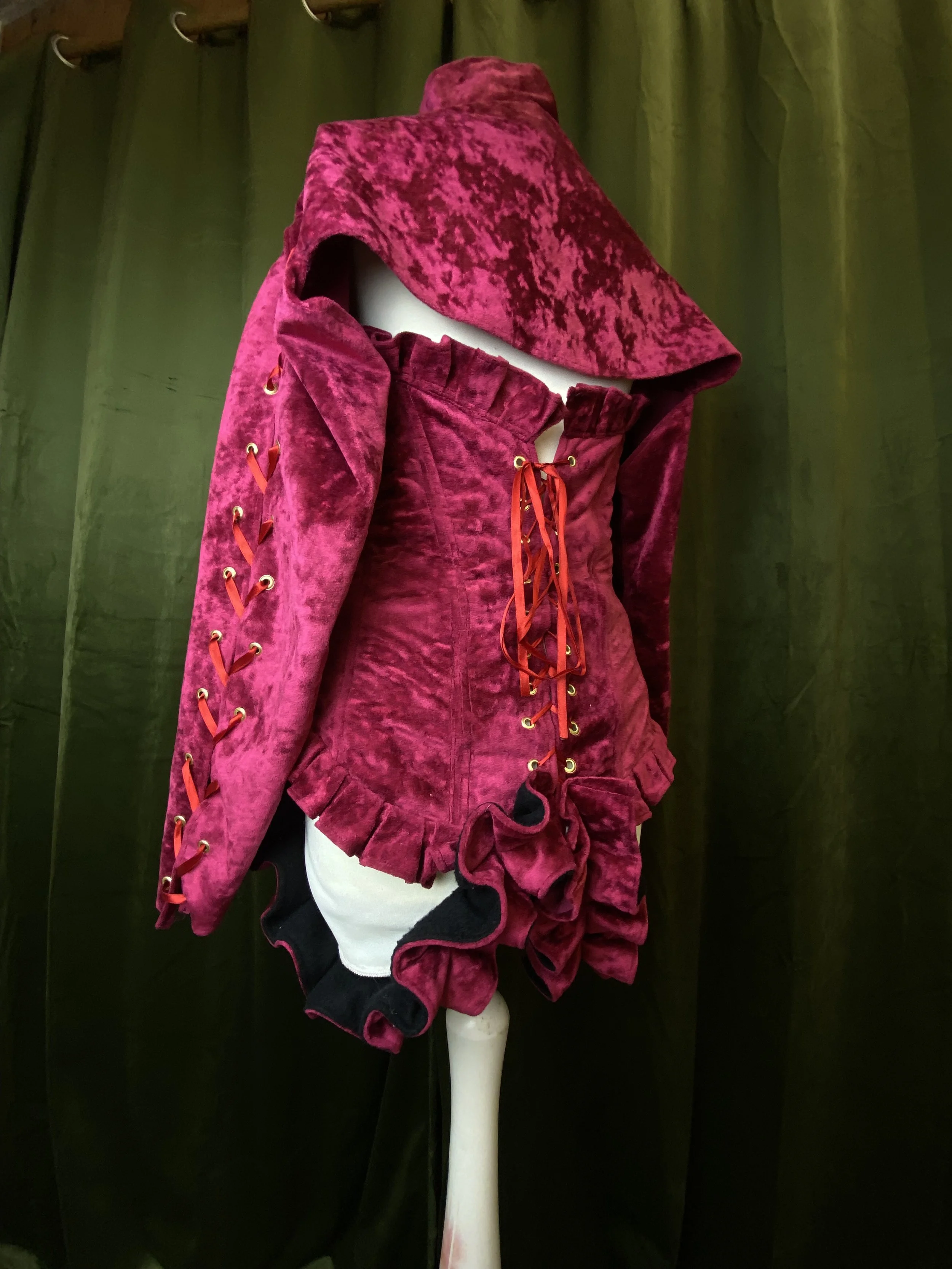 Red  Velvet corset for Kynn De Lynn shot by Williamfhenderson 