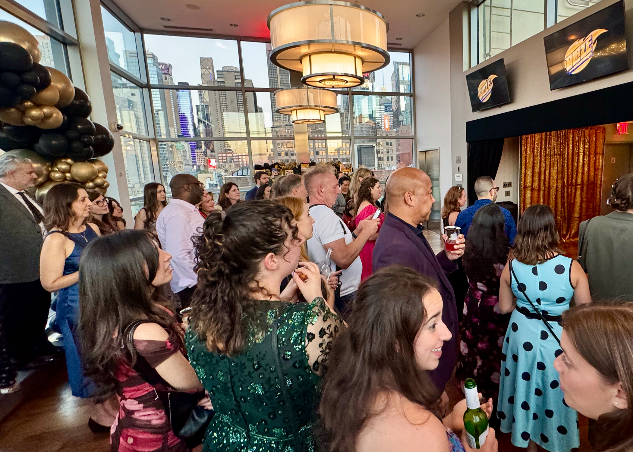 In the main room, black and gold balloons arches around the doors and as you can see, the screens featured the gold logo, with a nice shimmer of sparkles falling behind it. 