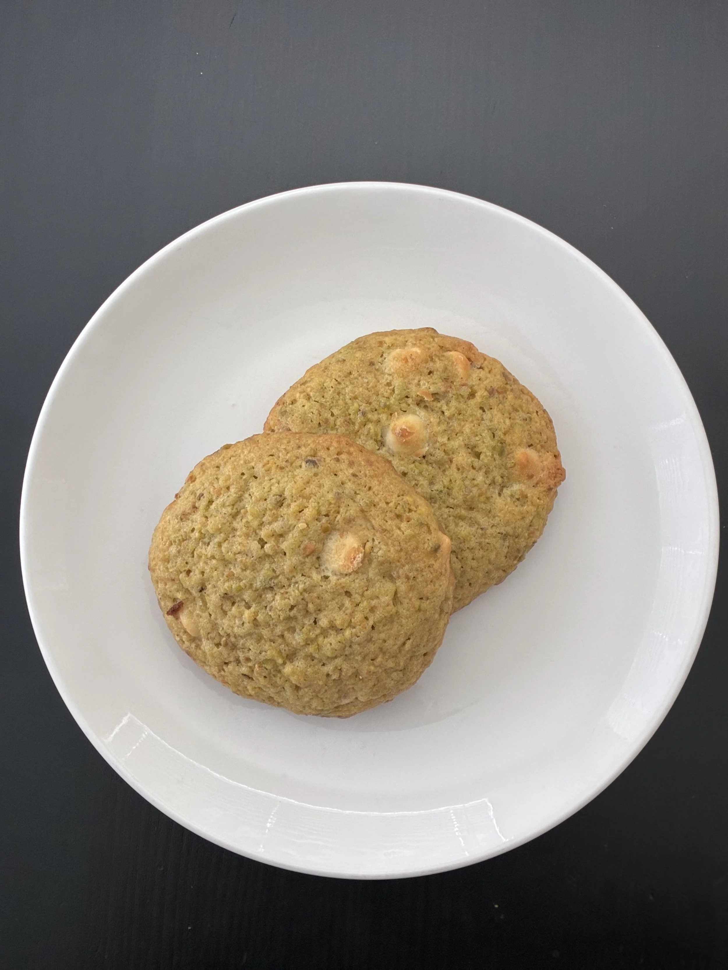 Pistachio cookie with white chocolate