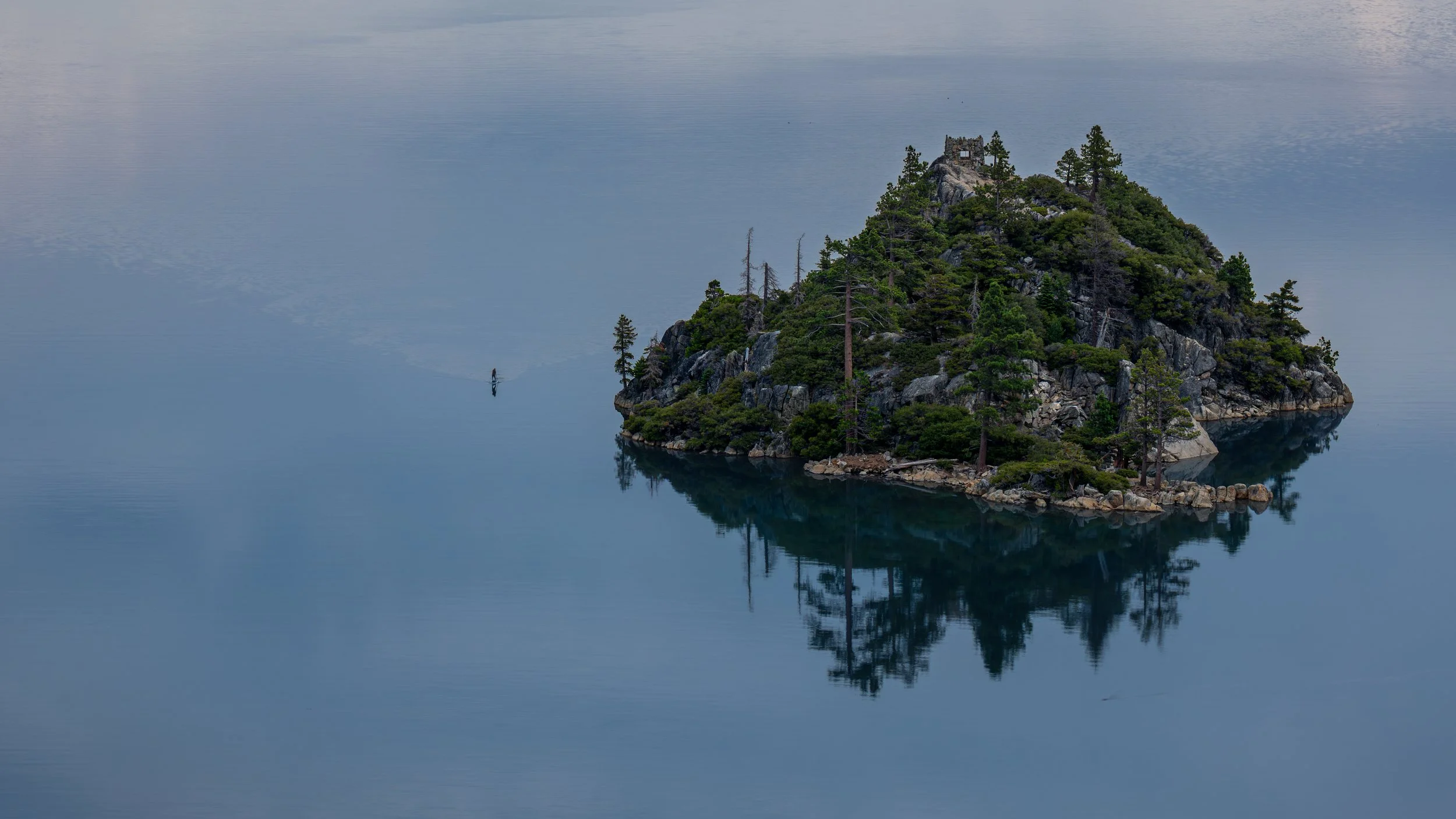 Paddleboarder to Fanette Island.jpg