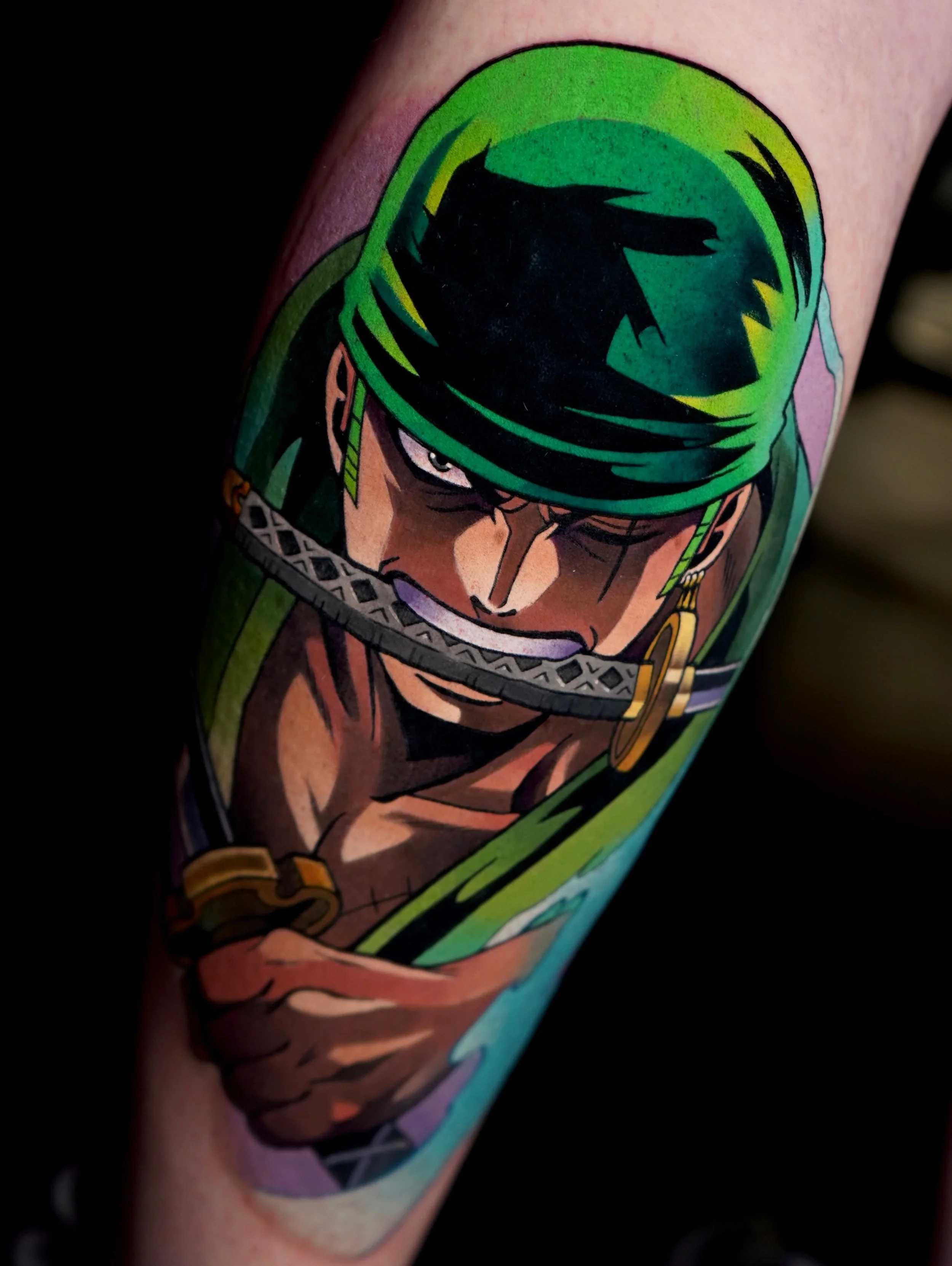 Another zoro for the books. I really like working green, unless I have a week of hulk tattoos haha (that&rsquo;s actually happened before). This was a pleasure to do. Thank you :) 

#tattoo #zoro #onepiece #onepiecetattoo