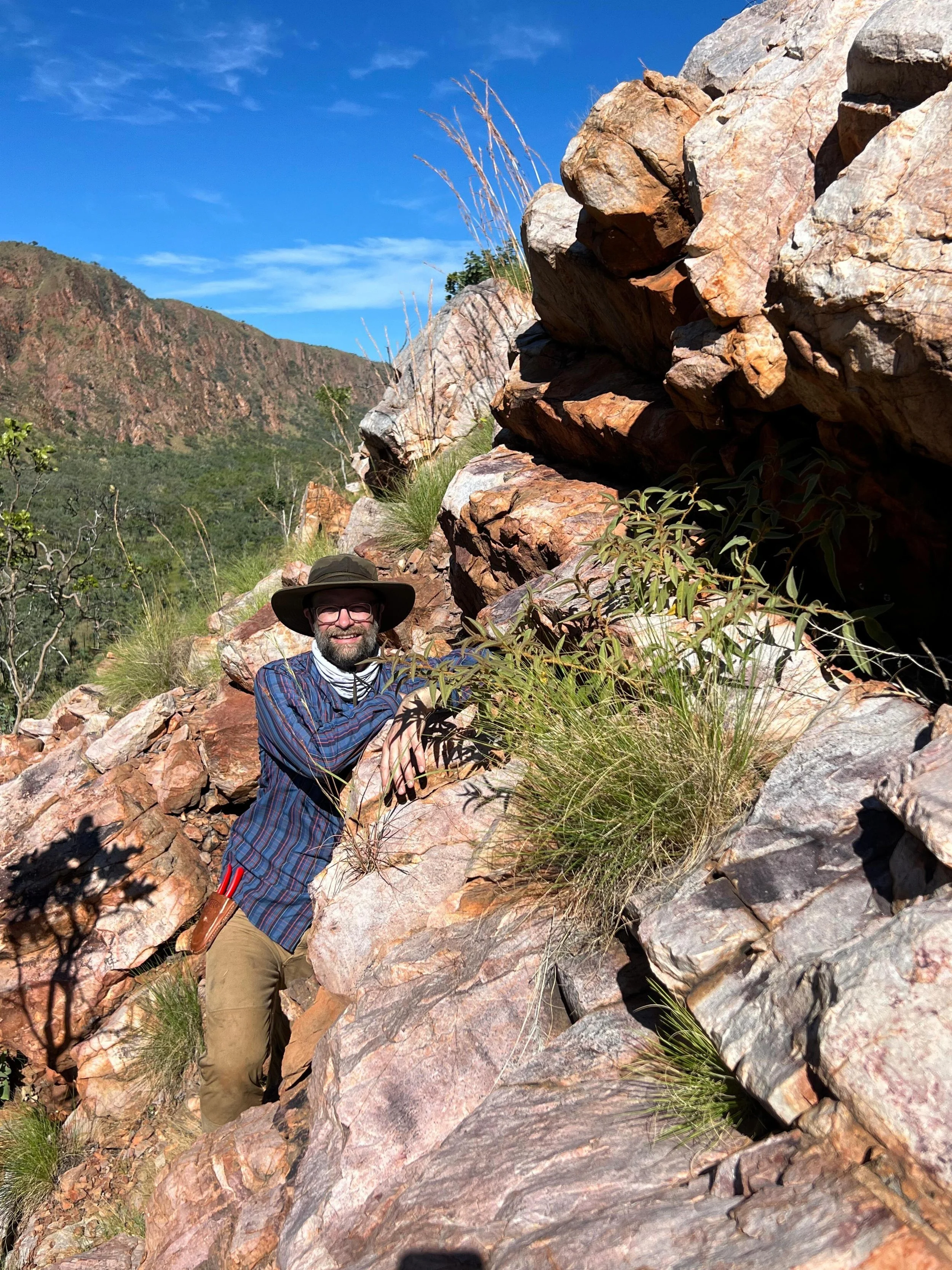 Had a fantastic time in Australia collecting bush tomatoes in the NT and WA with Richard Boyne, Kym Brennan, Jason Cantley, Geoff Newton, and Aiden Webb. Cool places, cool plants, cool plant people. 

#plantpeopleFTW #iamabotanist #ozplants #solanum
