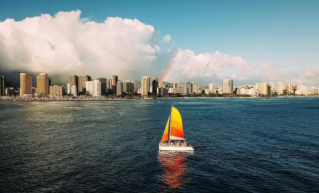 Quit dreaming and get LIVING. ⛵️💨 || 📷 @dropphammerz ——————————————————————–
#hawaiiunchained #luckywelivehi #