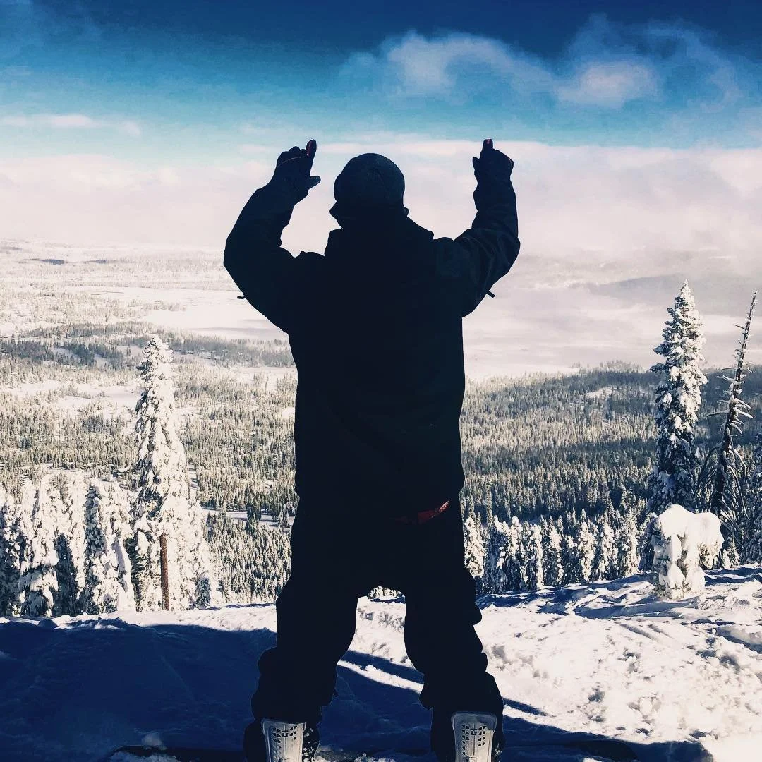 Aloha Friday 🍻🏔 || 📷 @_saucelini ———————————————————————————
#alohafriday #snowboards