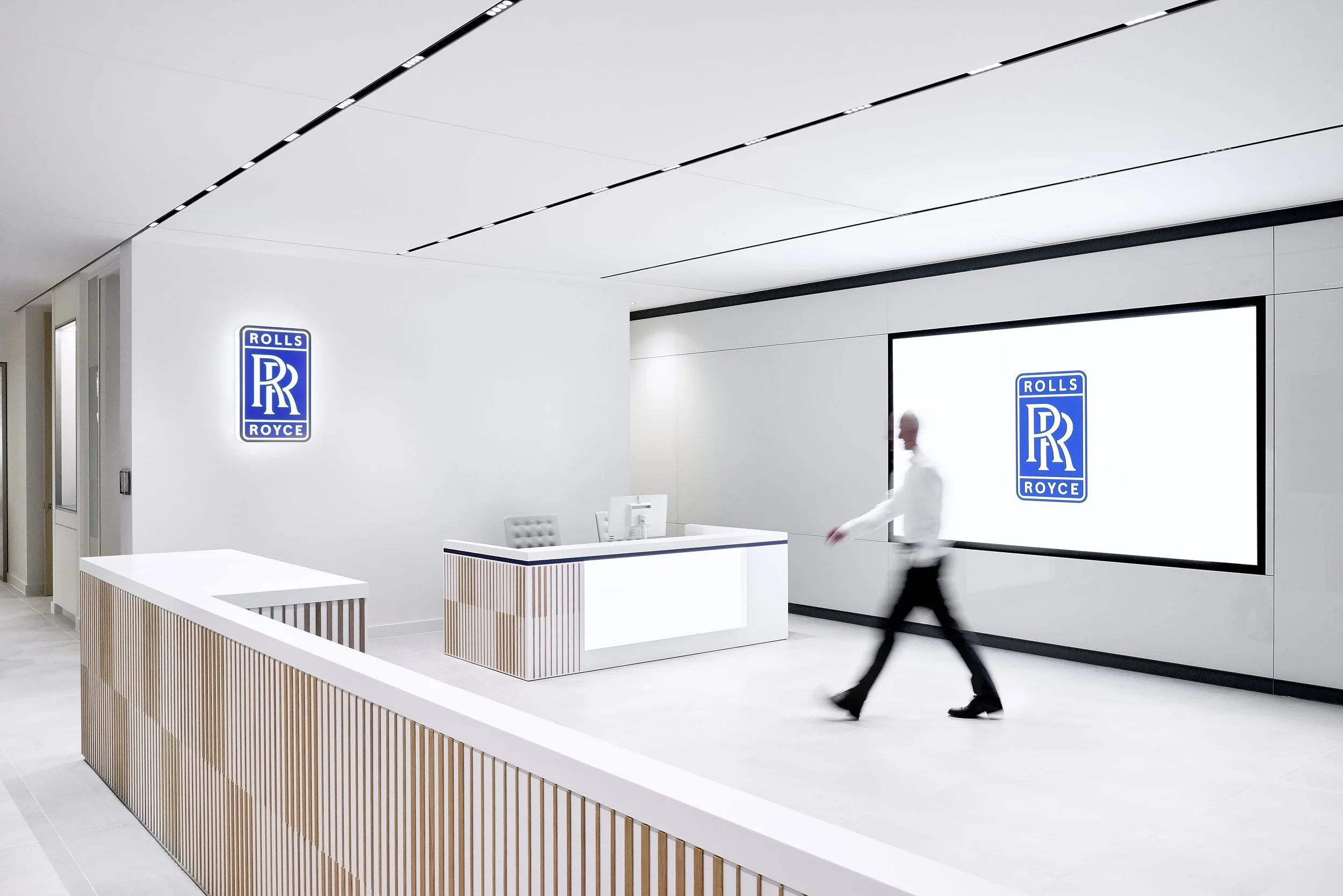 rolls_royce_unispace_©_henry_woide_print_1-min.jpg