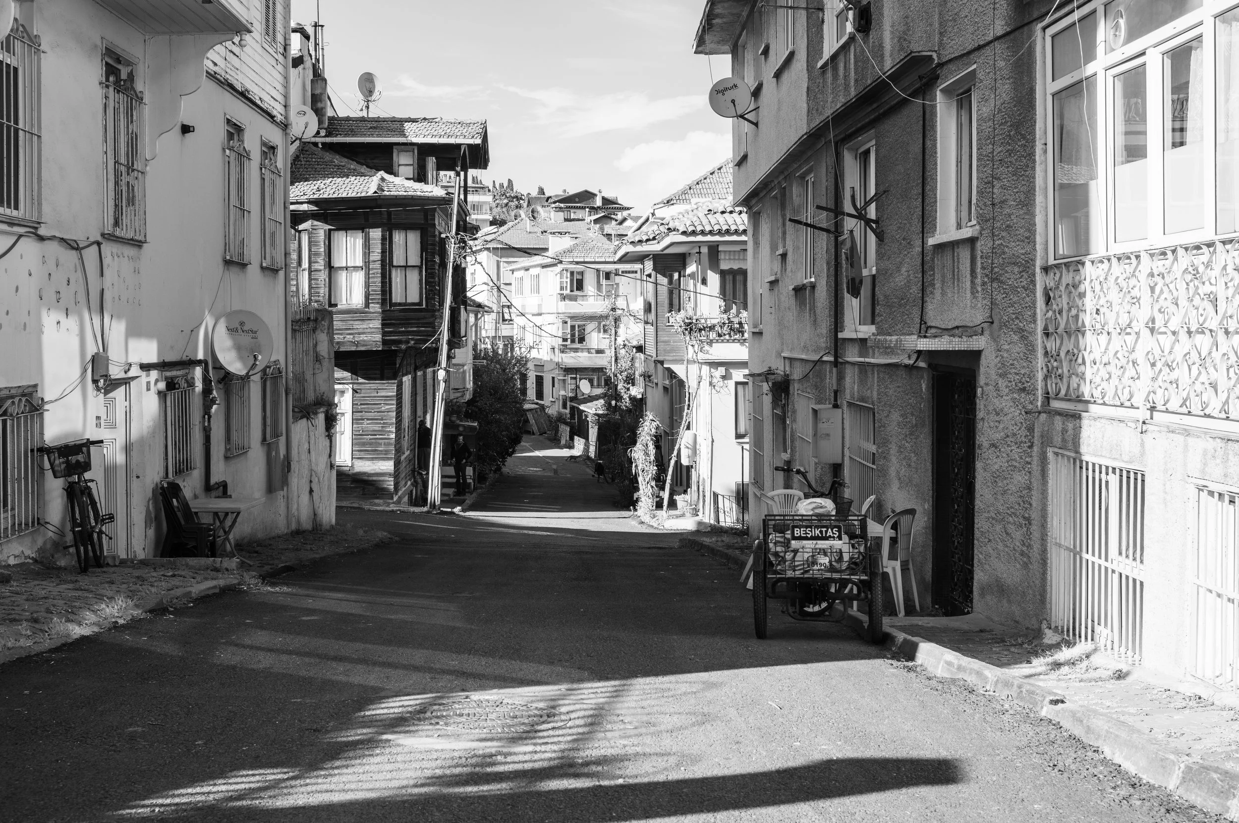 Morning light slides through an old Istanbul street, where wooden houses, bicycles, and silent shadows recall a slower rhythm of the city’s past.