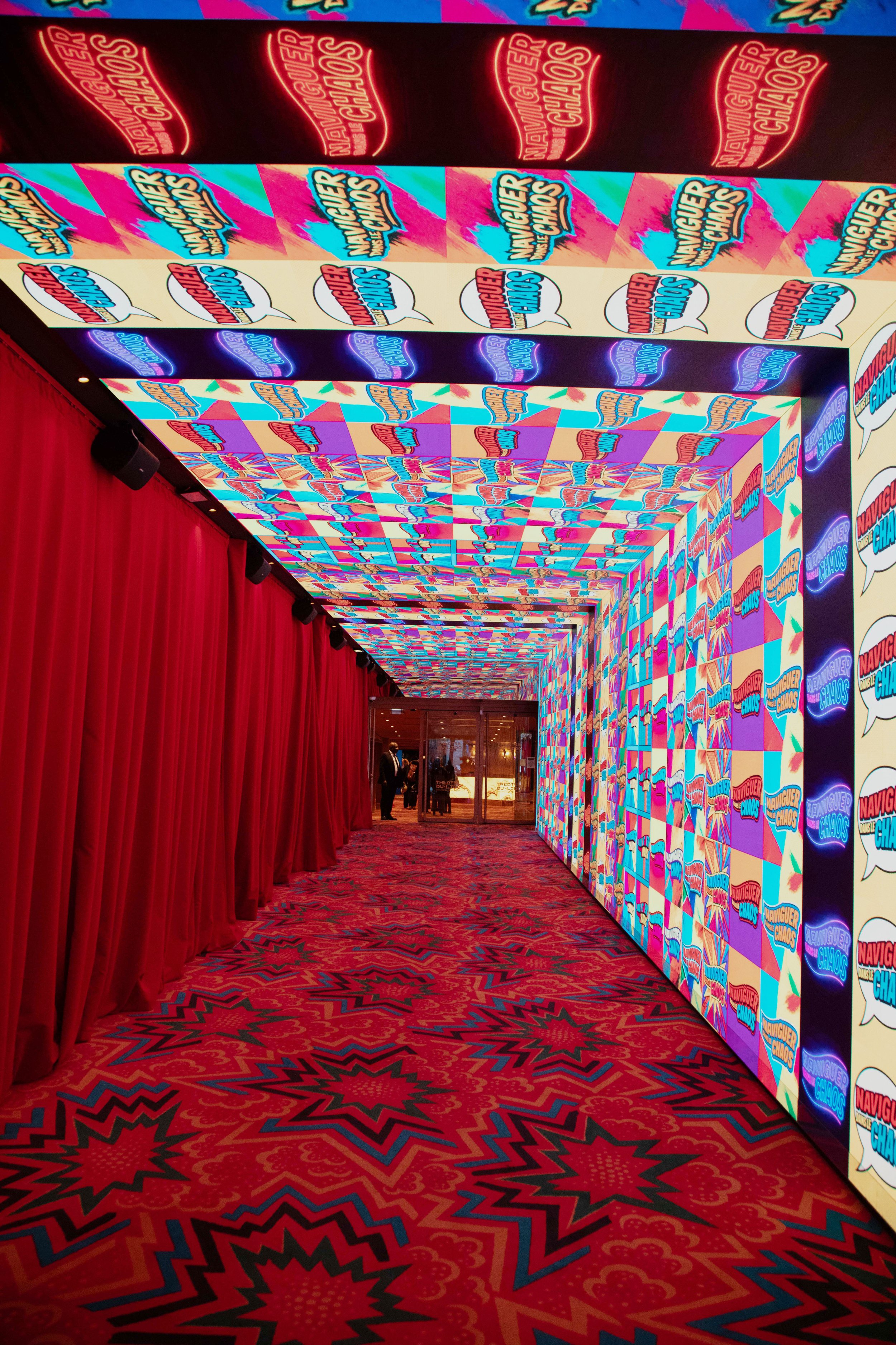 Animation digitale couloir Lido de Paris_par S2R Starbrand et Artkonte_Brand Immersion 10_Club Annonceurs